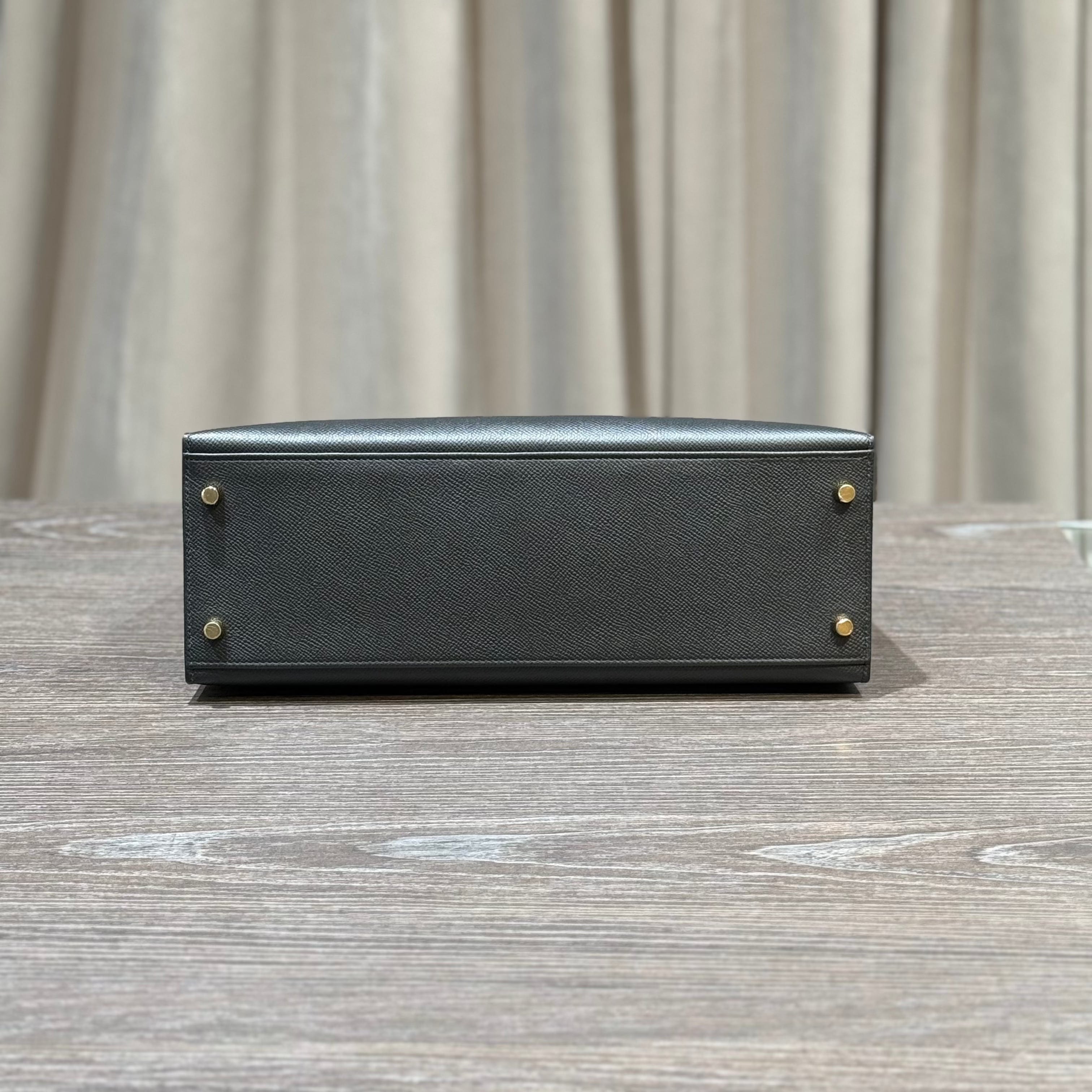 Hermès Noir Kelly 32 Epsom Gold Hardware