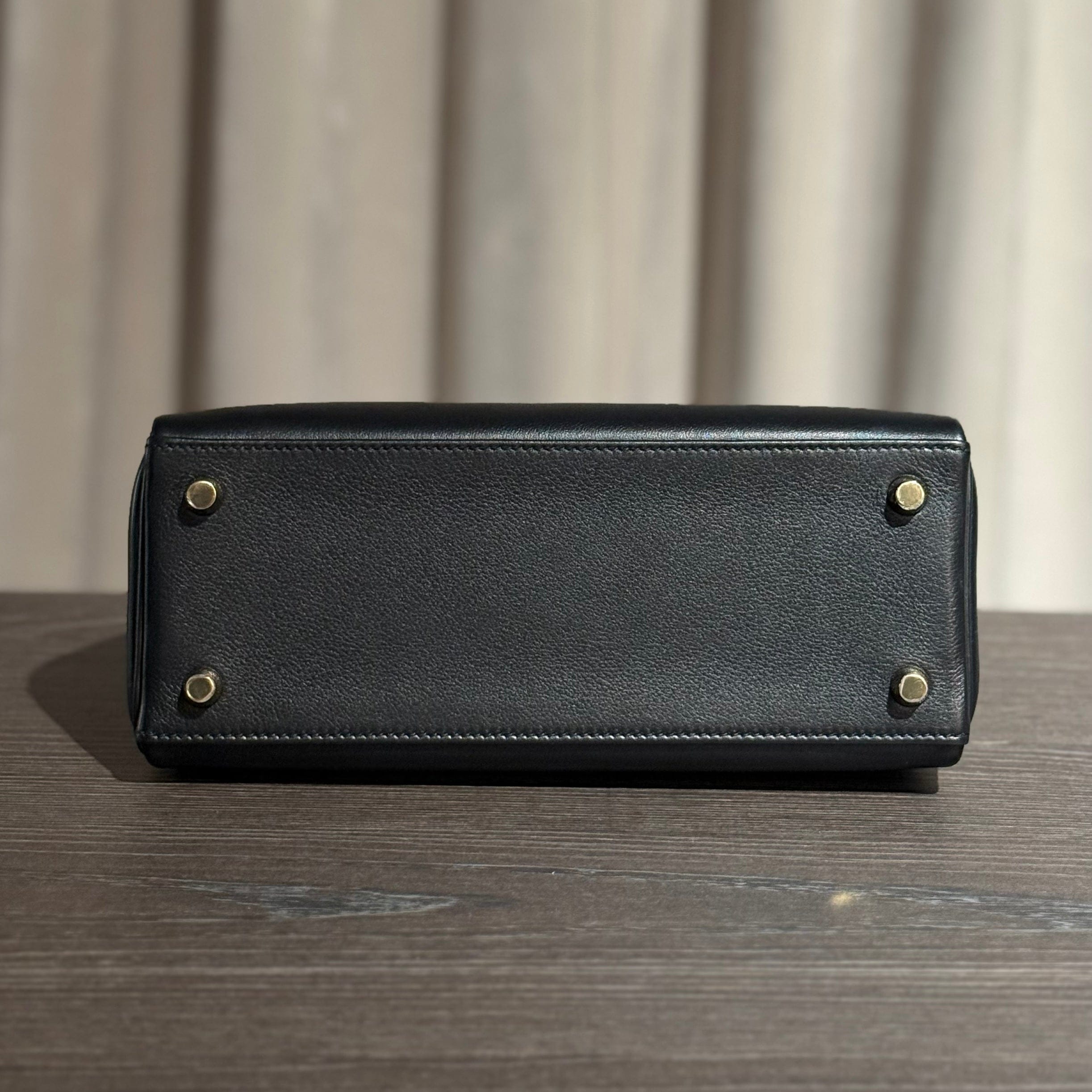 Hermès Noir Kelly Retourne 25 Swift Gold Hardware
