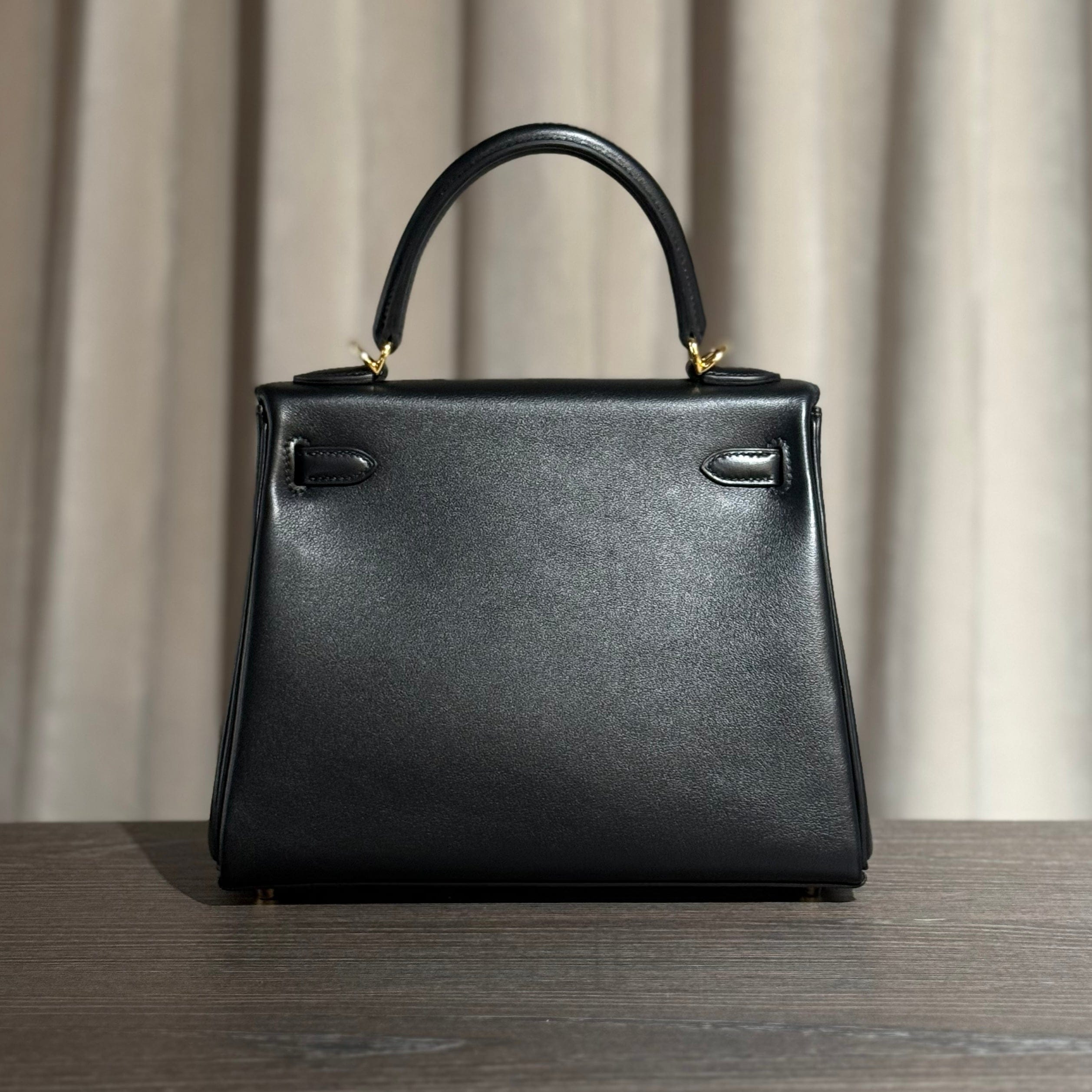 Hermès Noir Kelly Retourne 25 Swift Gold Hardware