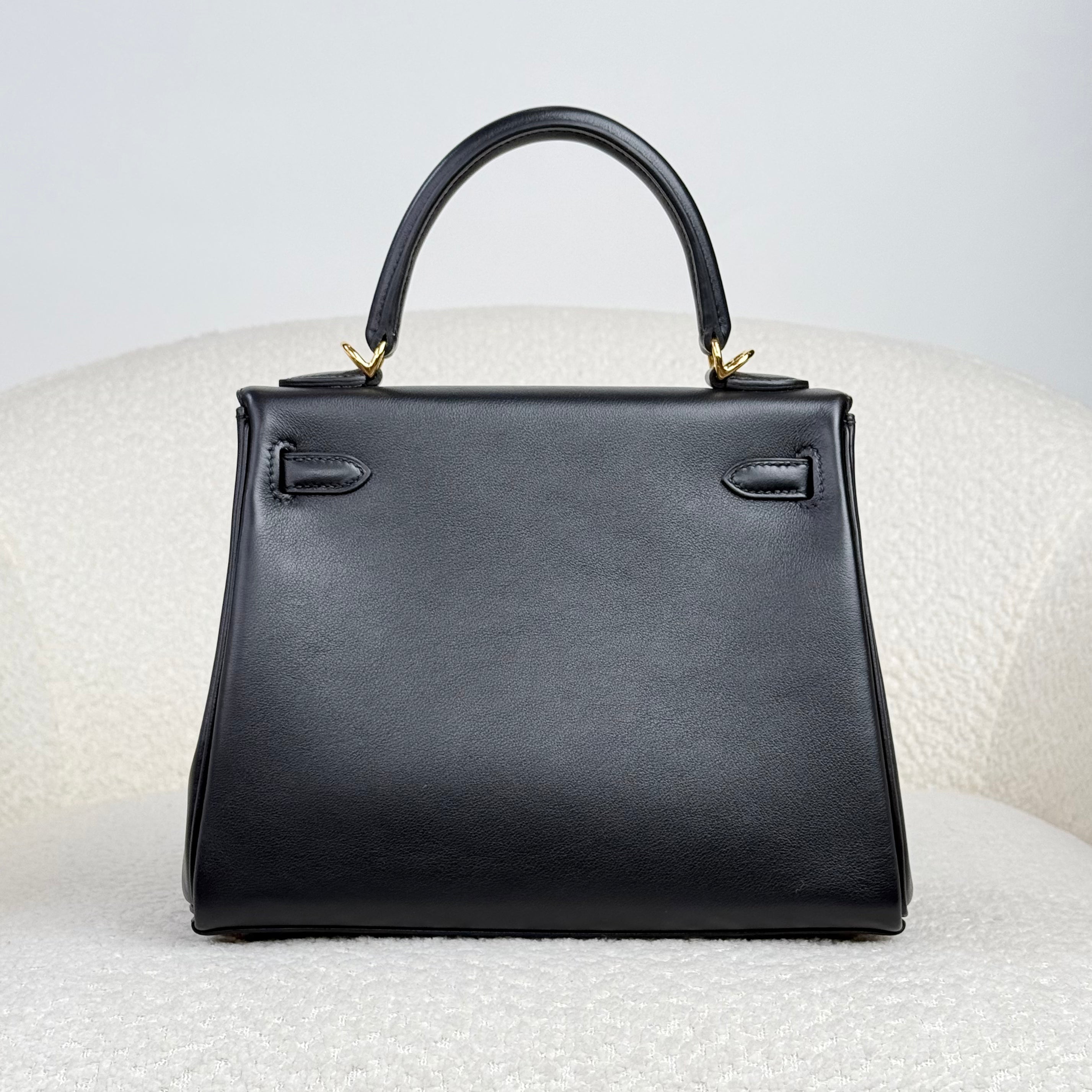 Hermès Noir Kelly Retourne 25 Swift Gold Hardware