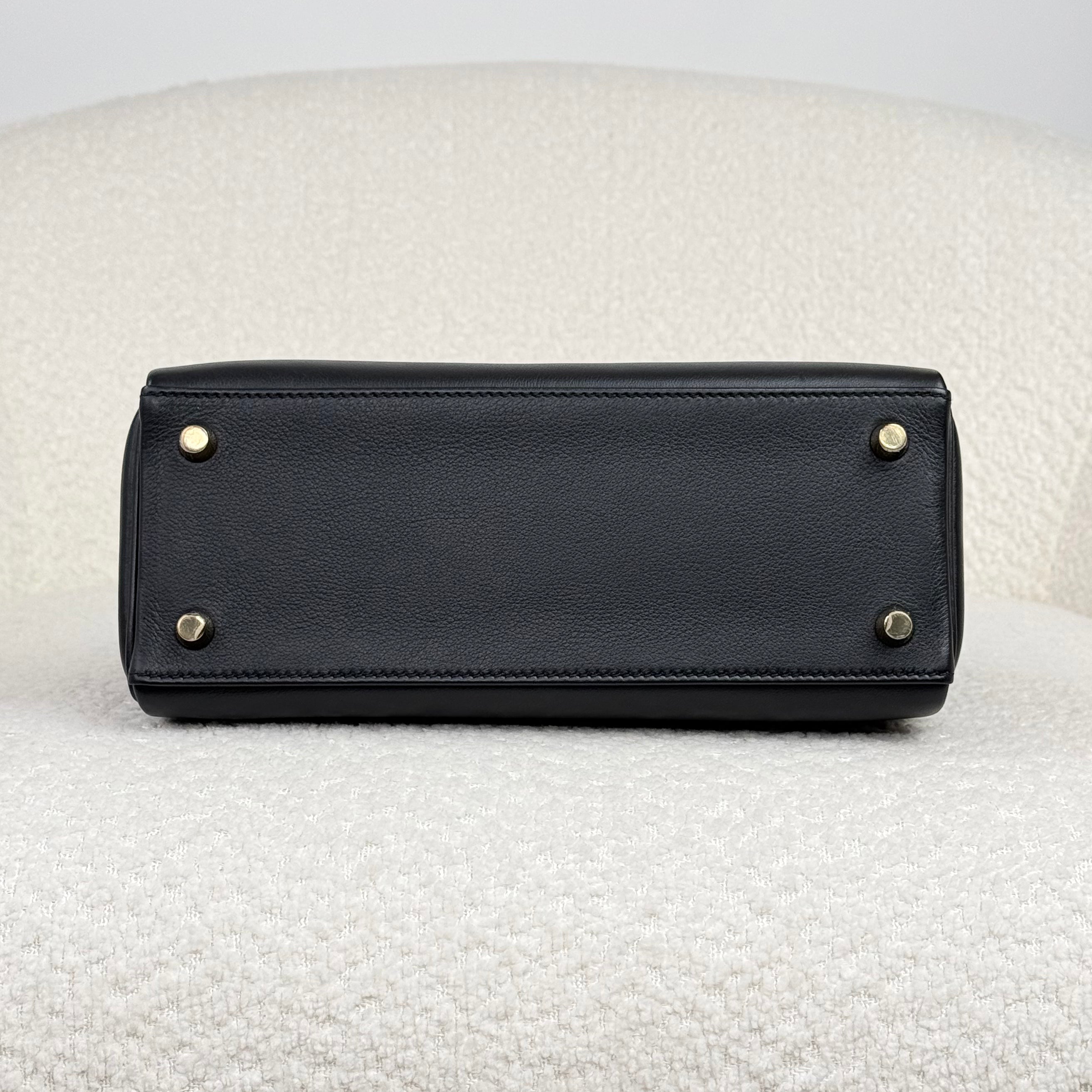 Hermès Noir Kelly Retourne 25 Swift Gold Hardware
