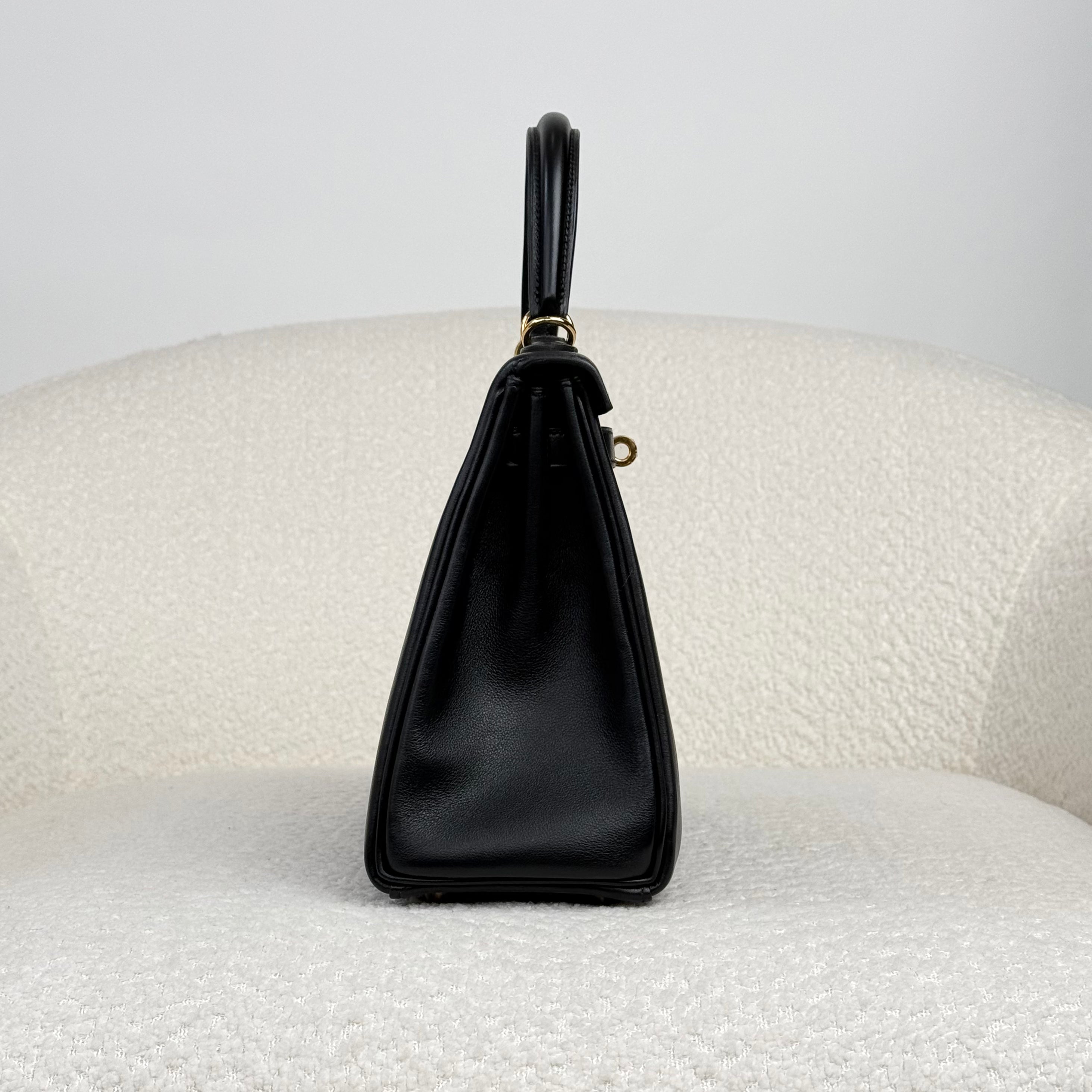Hermès Noir Kelly Retourne 25 Swift Gold Hardware