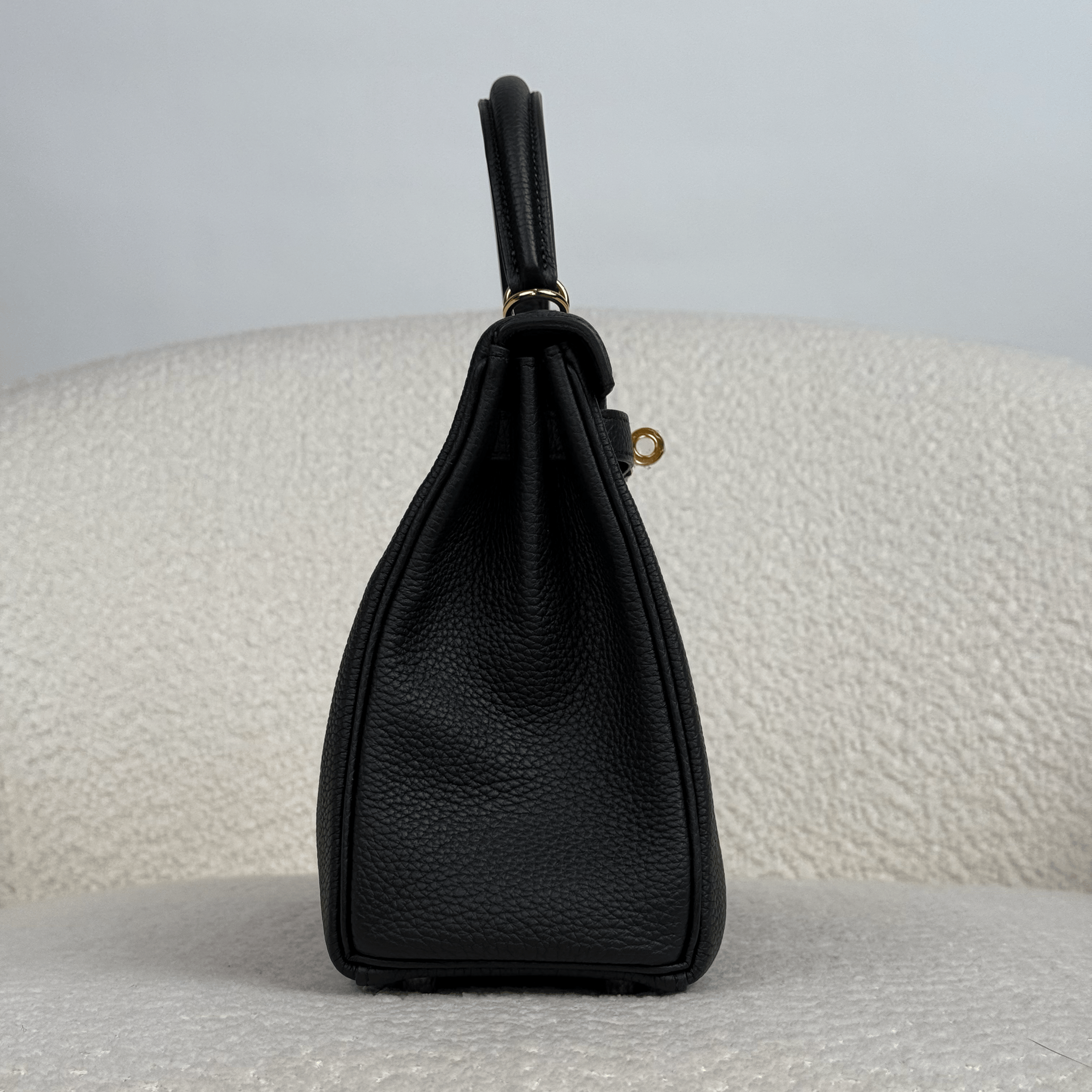 Hermès Noir Kelly Retourne 25 Togo Gold Hardware