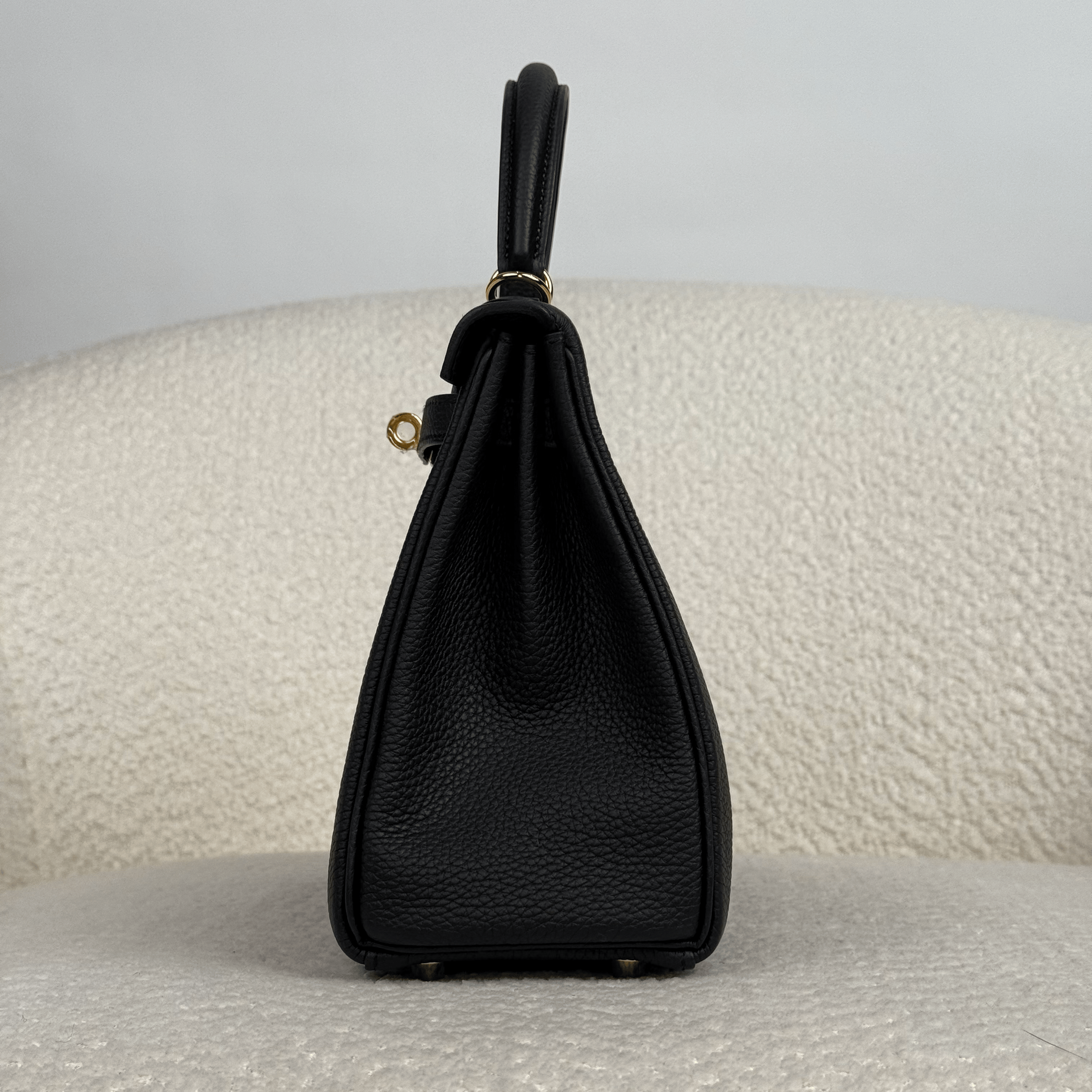 Hermès Noir Kelly Retourne 25 Togo Gold Hardware