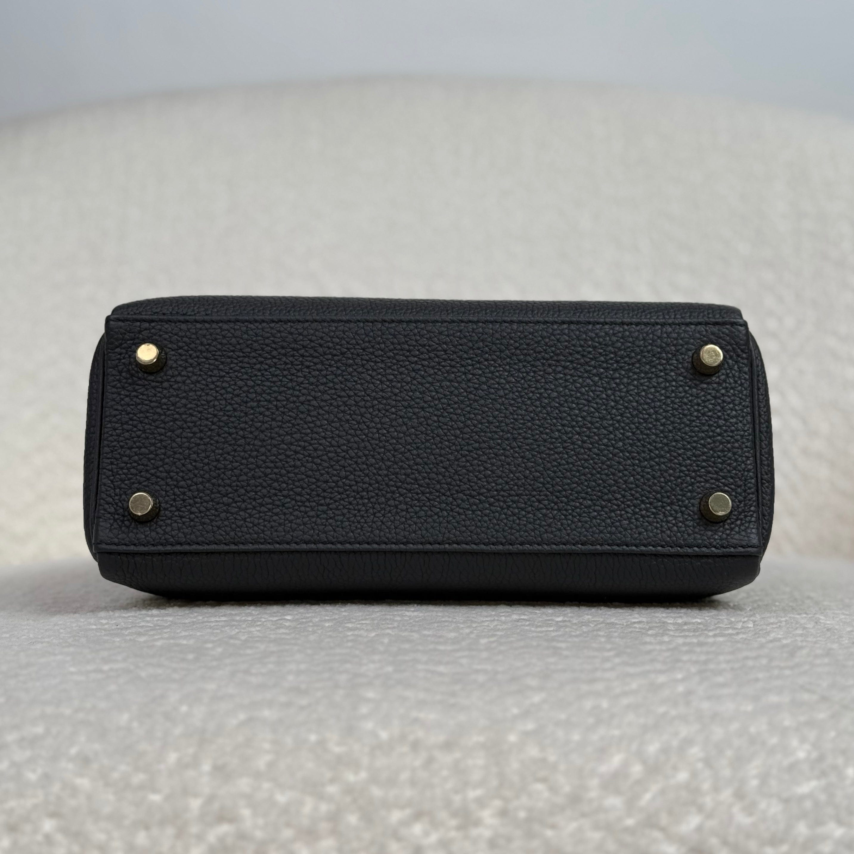 Hermès Noir Kelly Retourne 25 Togo Gold Hardware