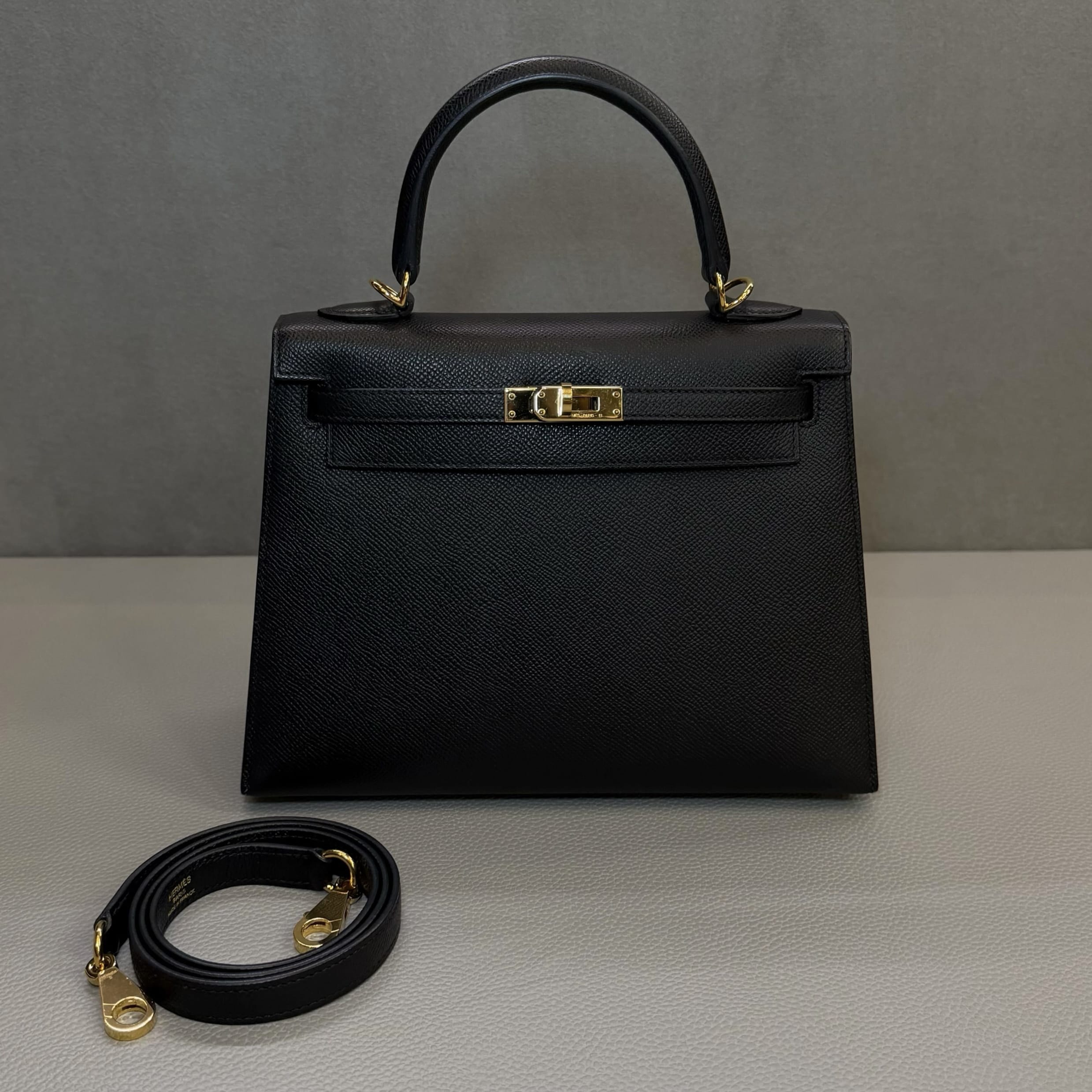 Hermès Noir Kelly Sellier 25 Epsom Gold Hardware