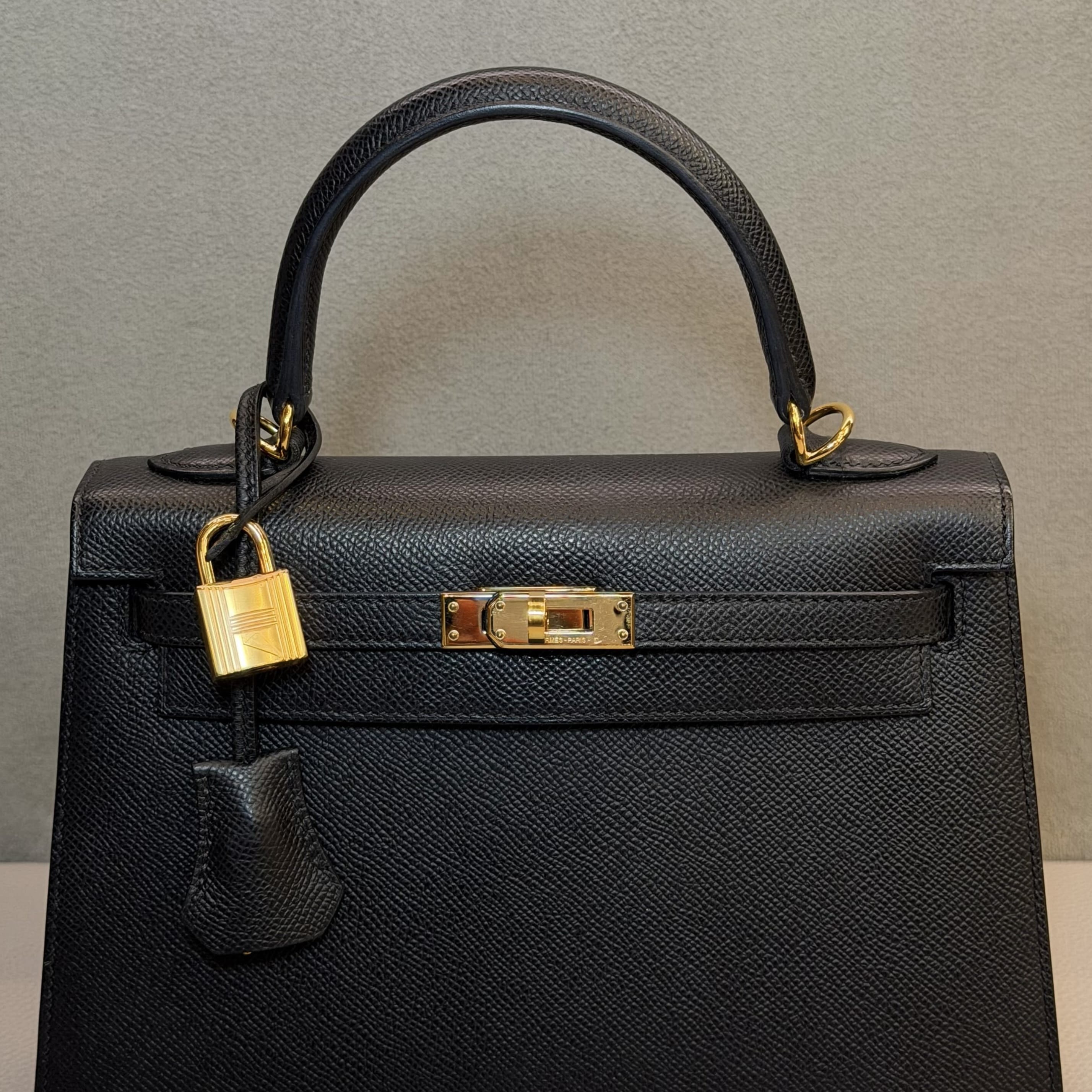 Hermès Noir Kelly Sellier 25 Epsom Gold Hardware