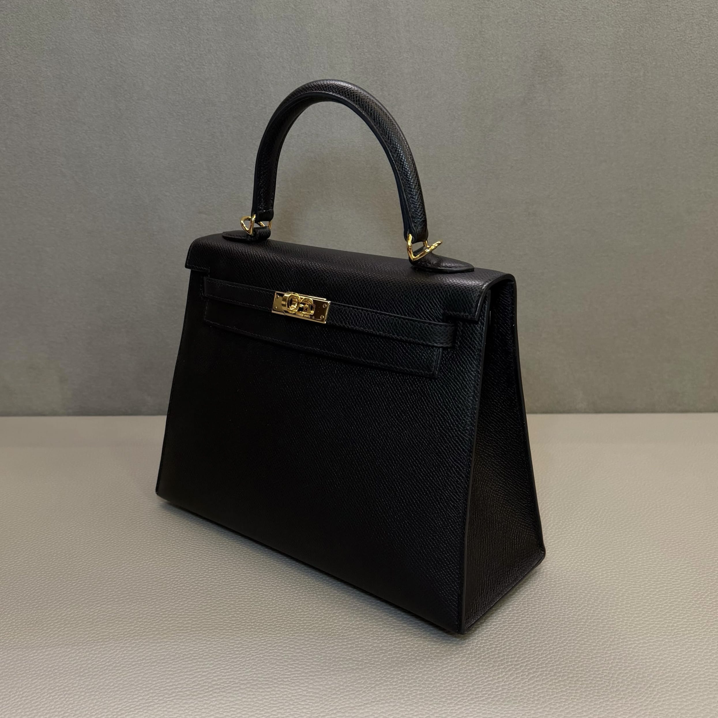 Hermès Noir Kelly Sellier 25 Epsom Gold Hardware