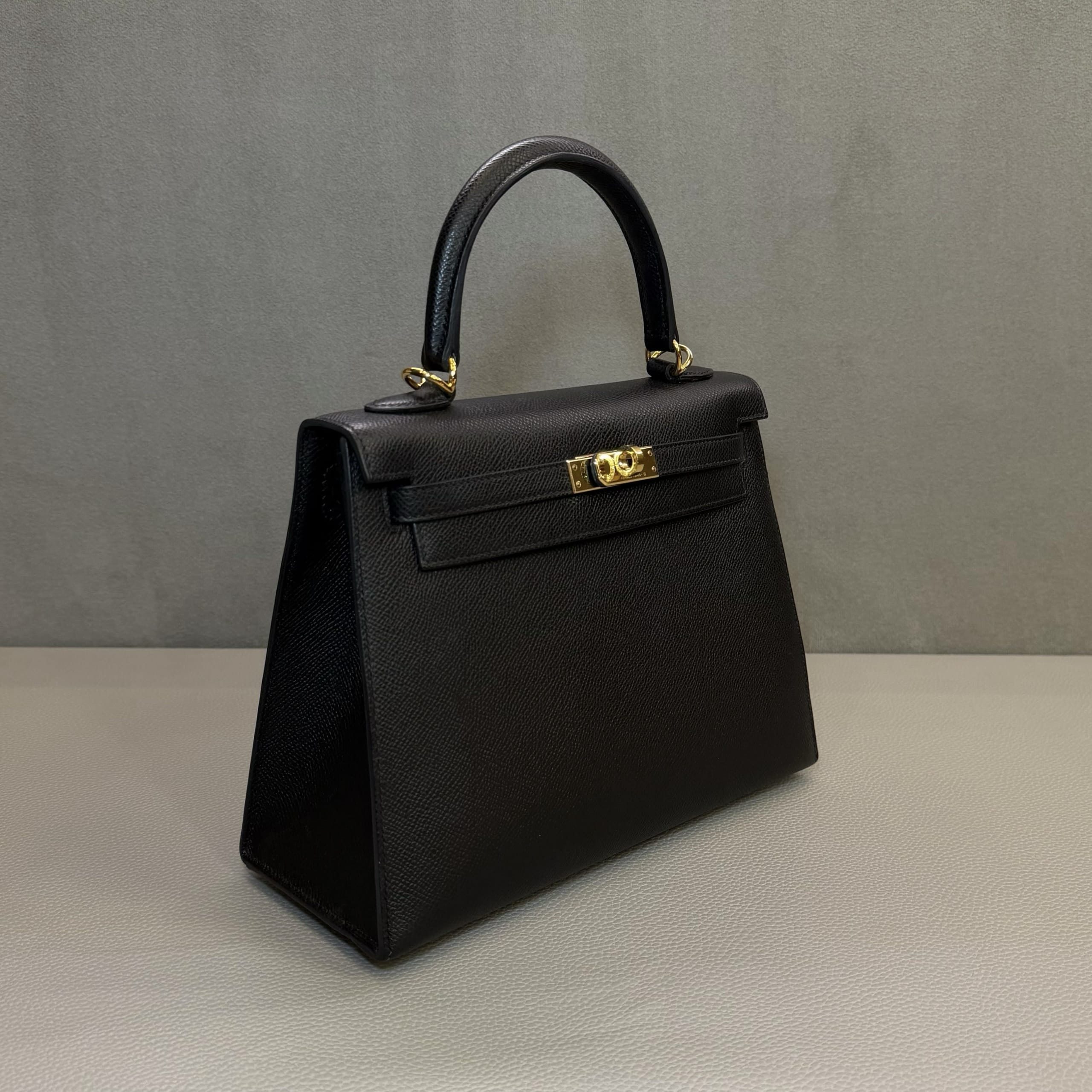 Hermès Noir Kelly Sellier 25 Epsom Gold Hardware