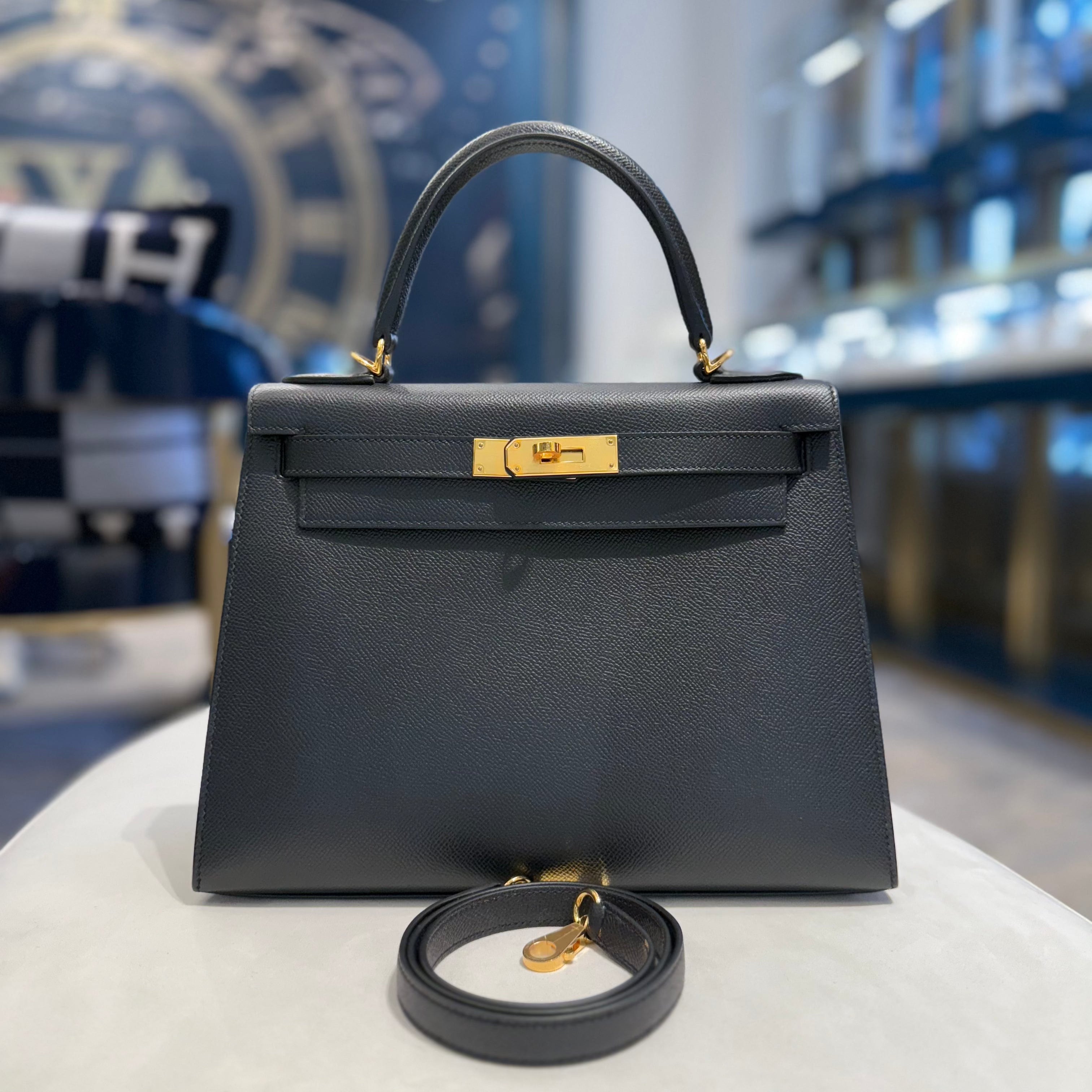 hermes-noir-kelly-sellier-28-epsom-gold-hardware-hermes-1171086526.heic