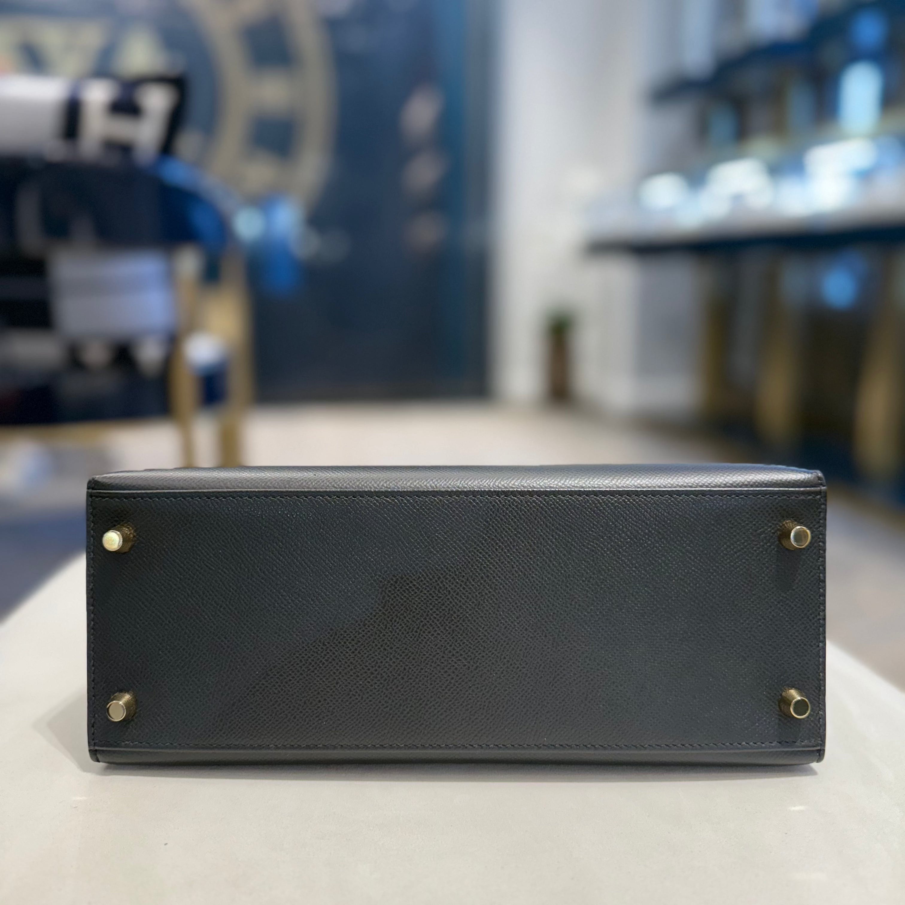 Hermès Noir Kelly Sellier 28 Epsom Gold Hardware