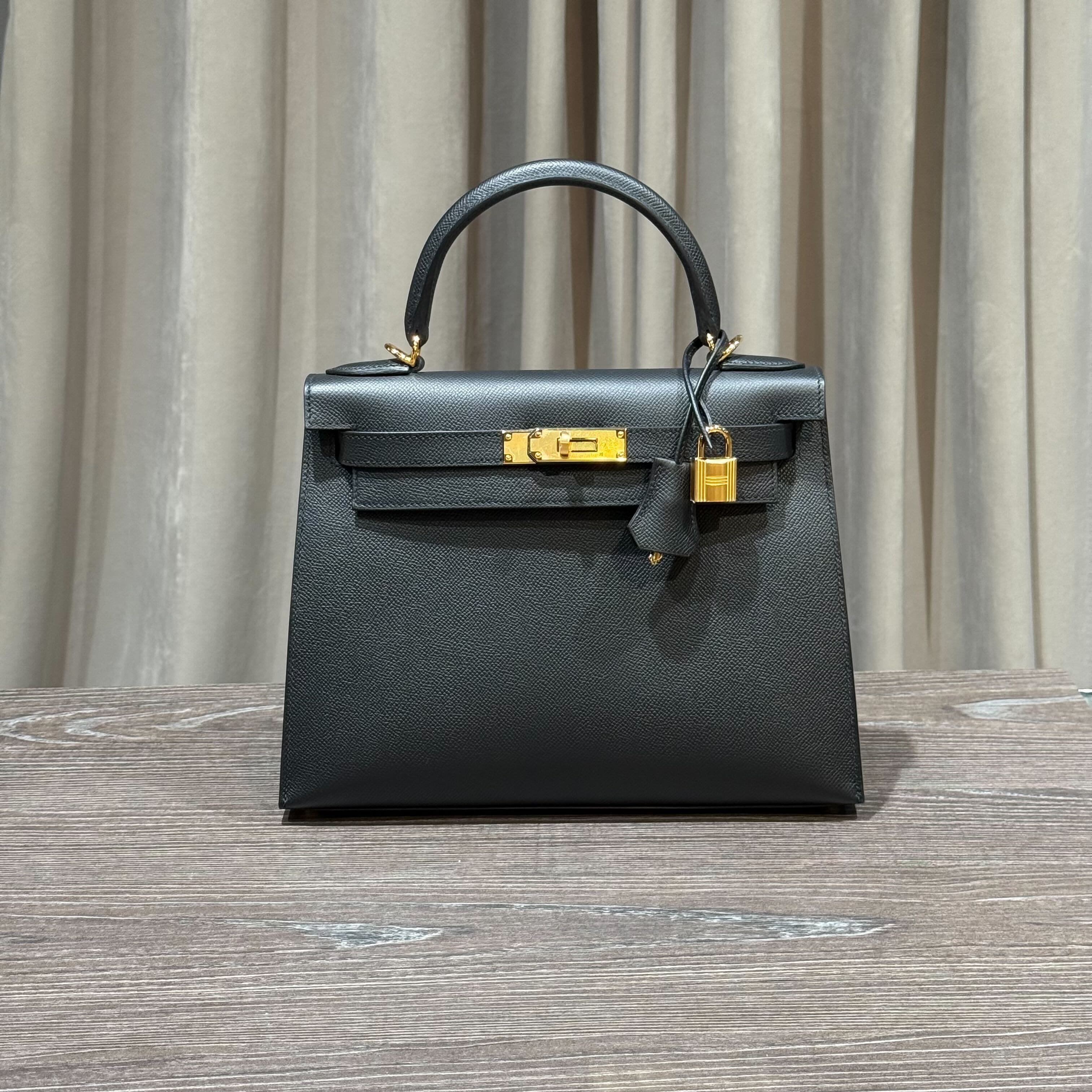 Hermès Noir Kelly Sellier 28 Epsom Gold Hardware