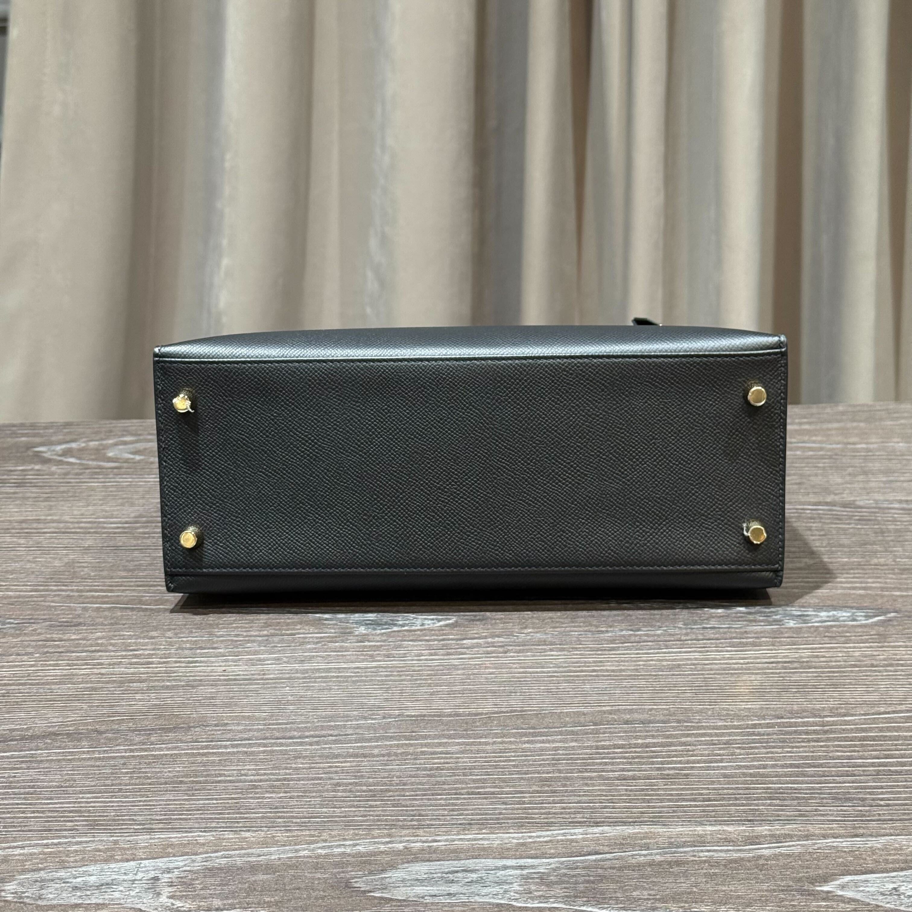 Hermès Noir Kelly Sellier 28 Epsom Gold Hardware