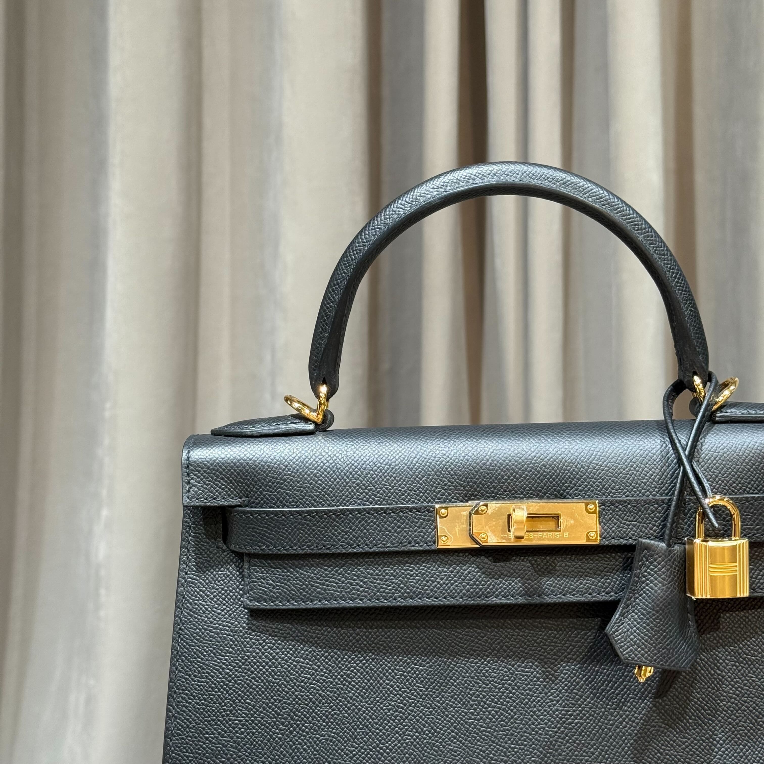 Hermès Noir Kelly Sellier 28 Epsom Gold Hardware