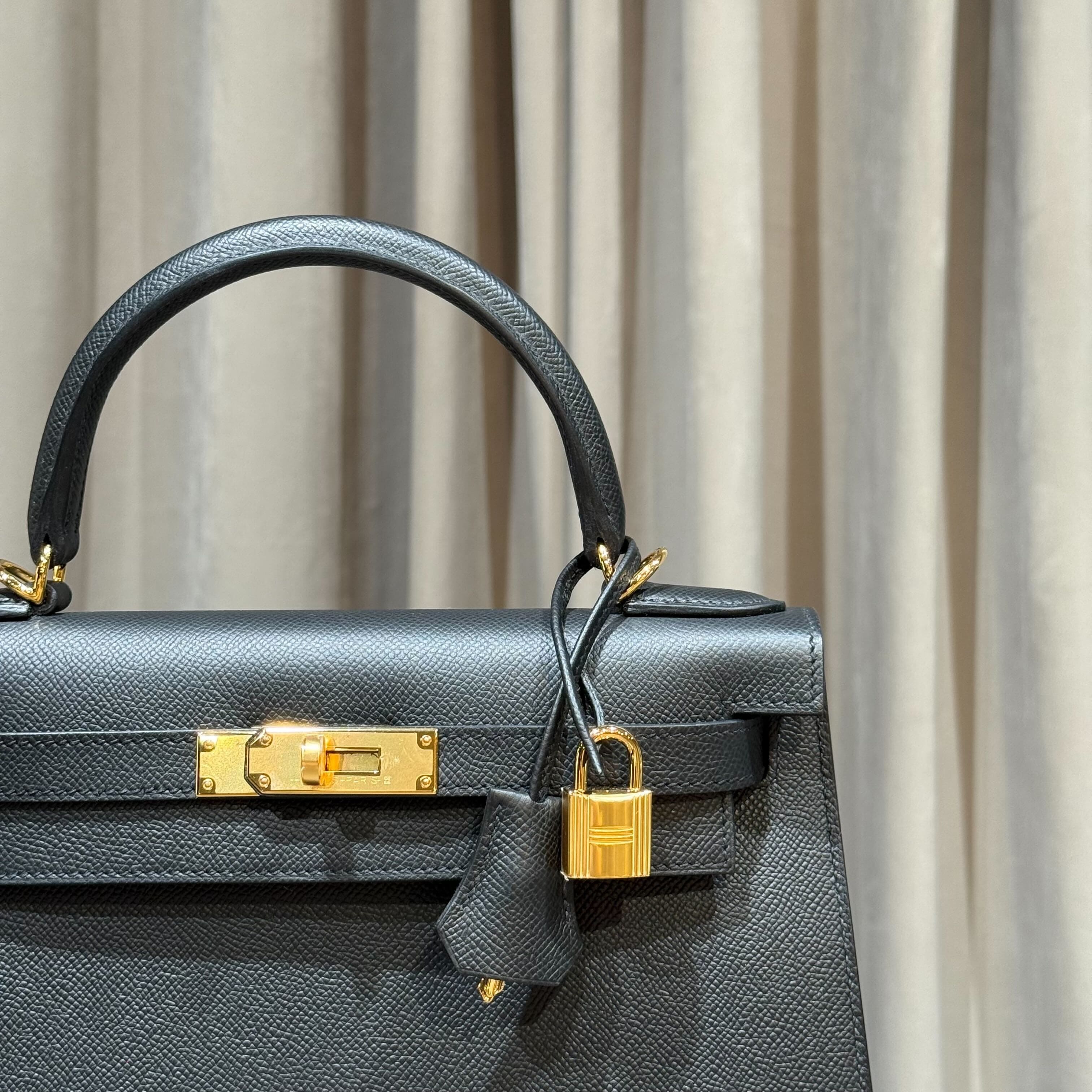 Hermès Noir Kelly Sellier 28 Epsom Gold Hardware