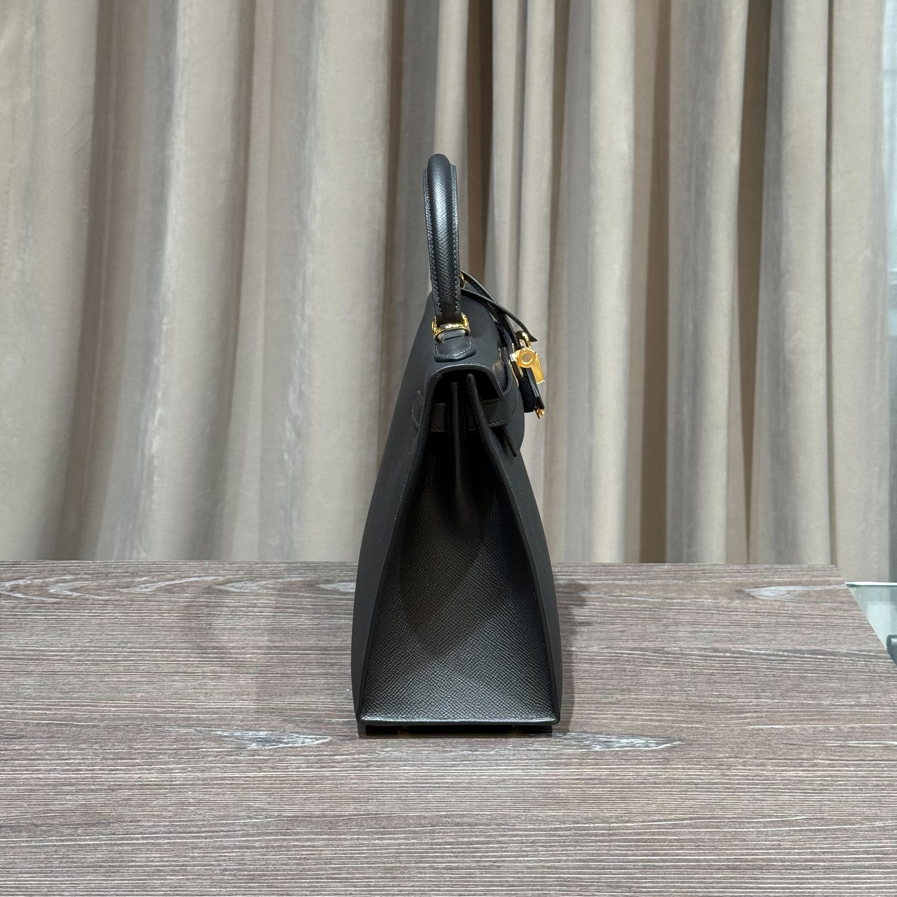 Hermès Noir Kelly Sellier 28 Epsom Gold Hardware