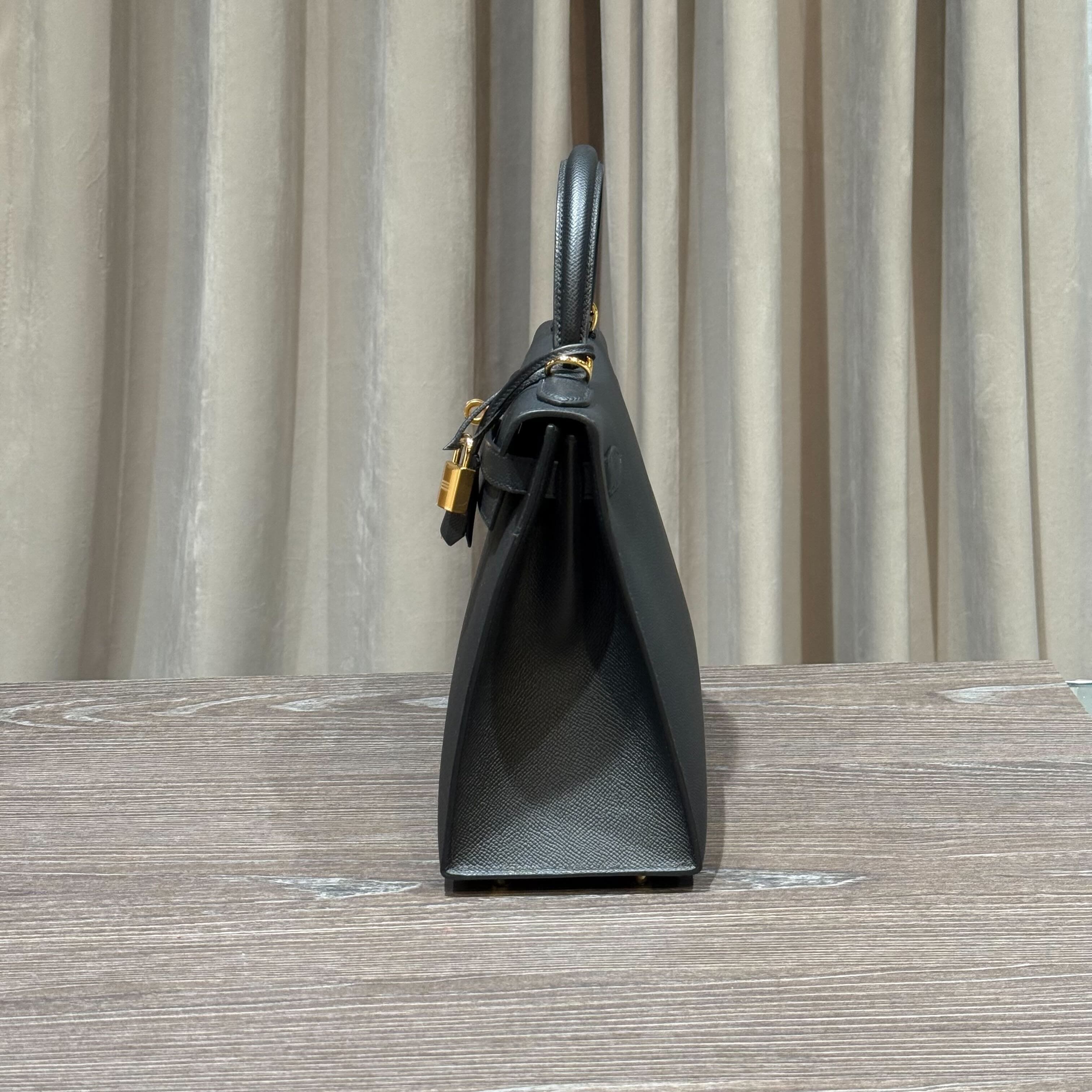 Hermès Noir Kelly Sellier 28 Epsom Gold Hardware