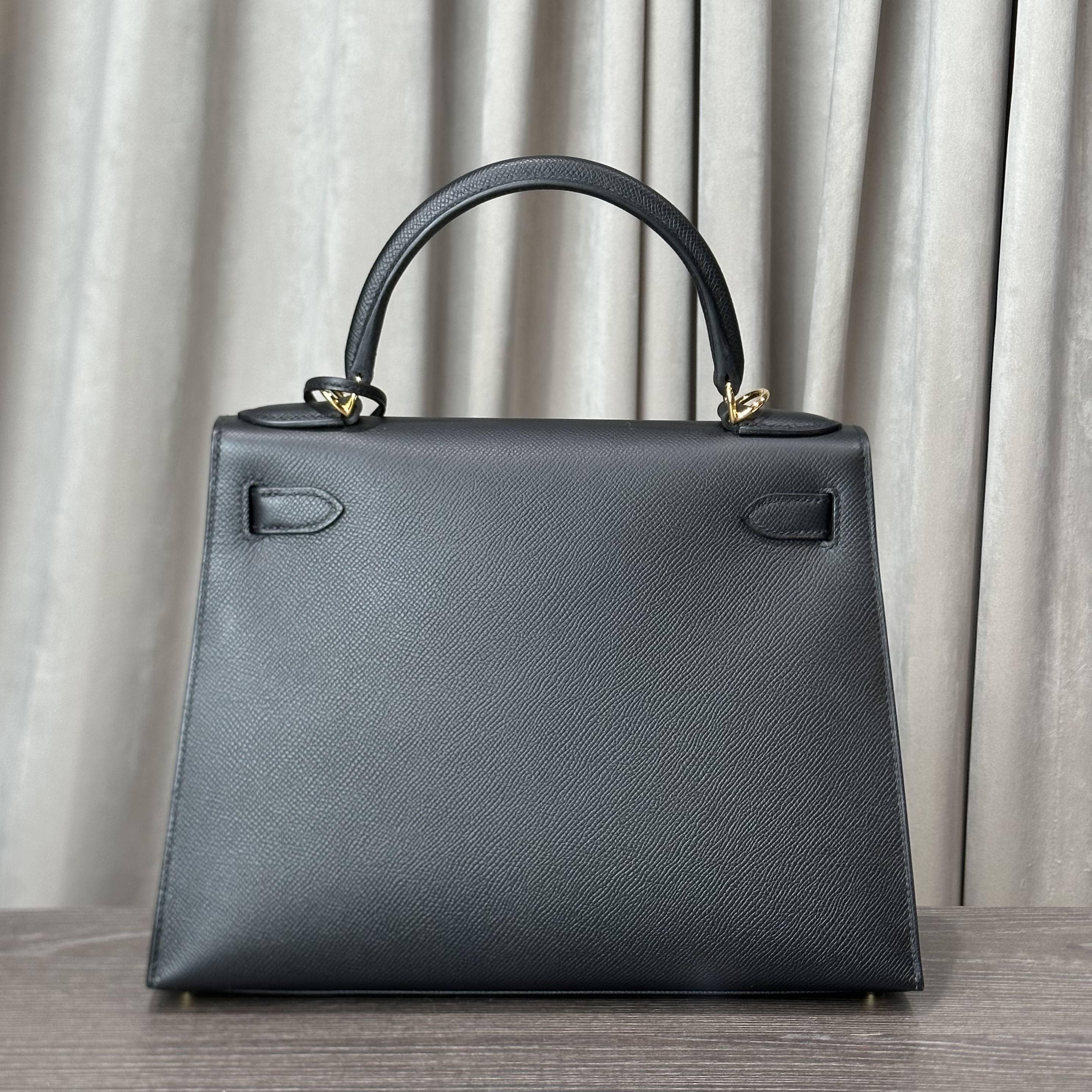 Hermès Noir Kelly Sellier 28 Epsom Gold Hardware