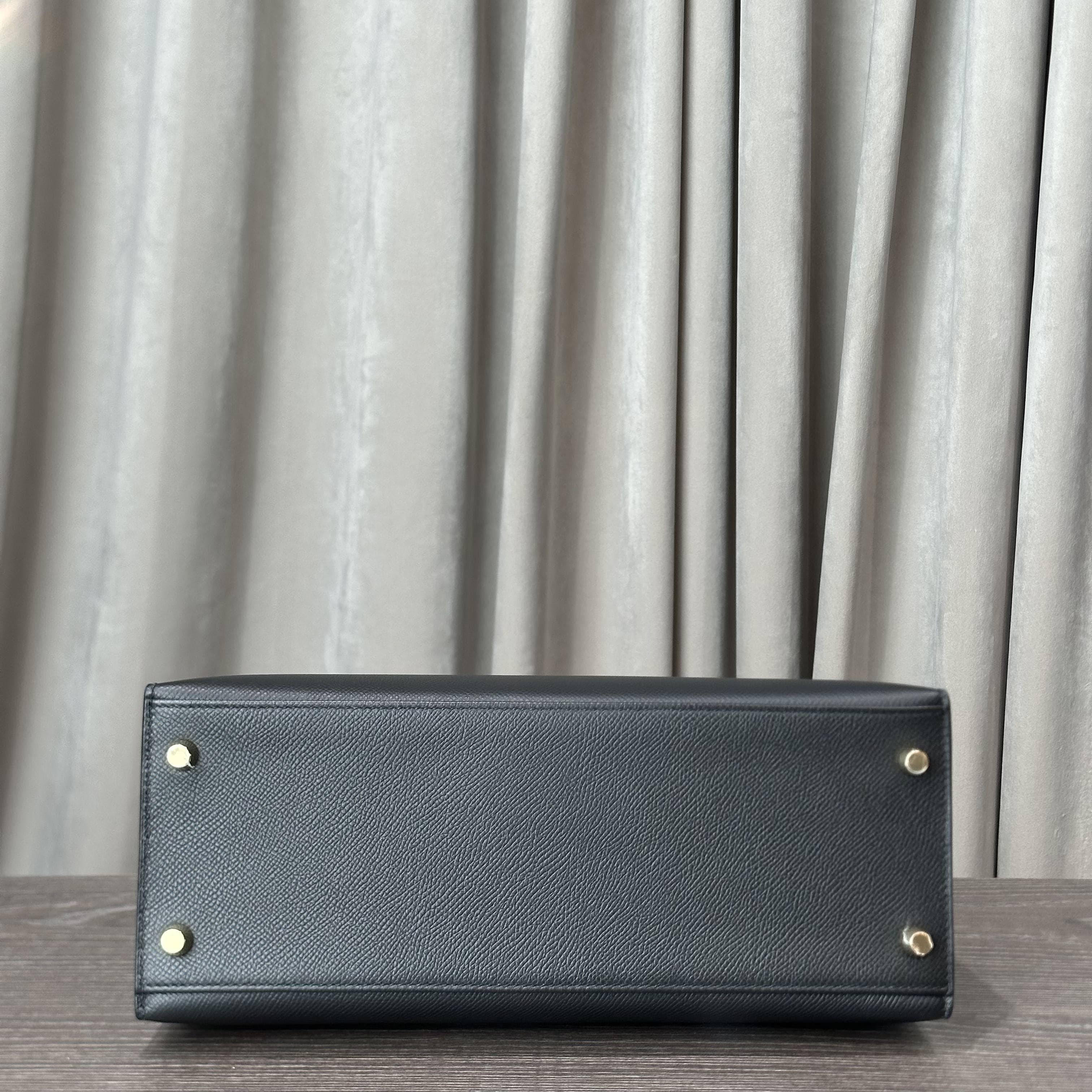Hermès Noir Kelly Sellier 28 Epsom Gold Hardware