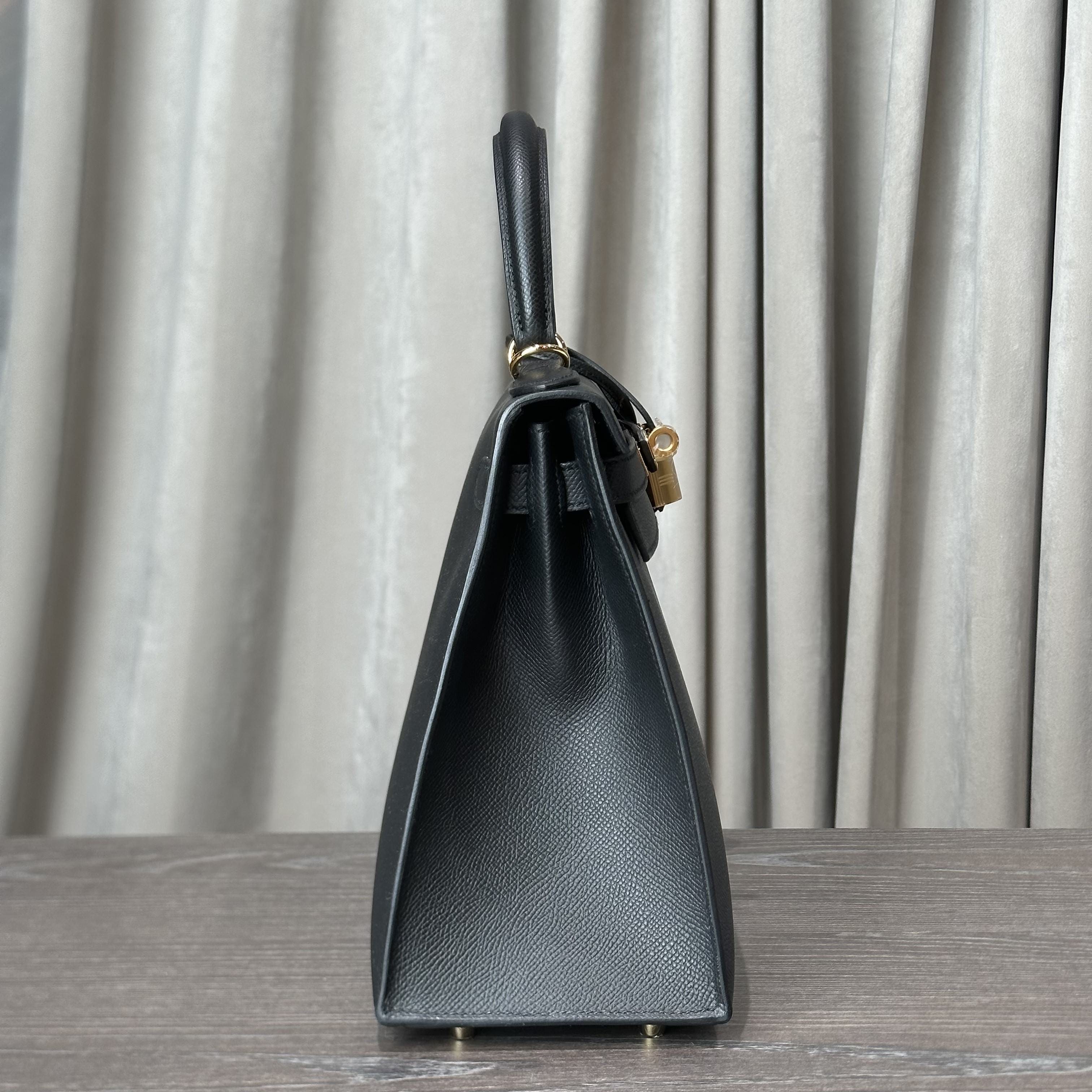 Hermès Noir Kelly Sellier 28 Epsom Gold Hardware
