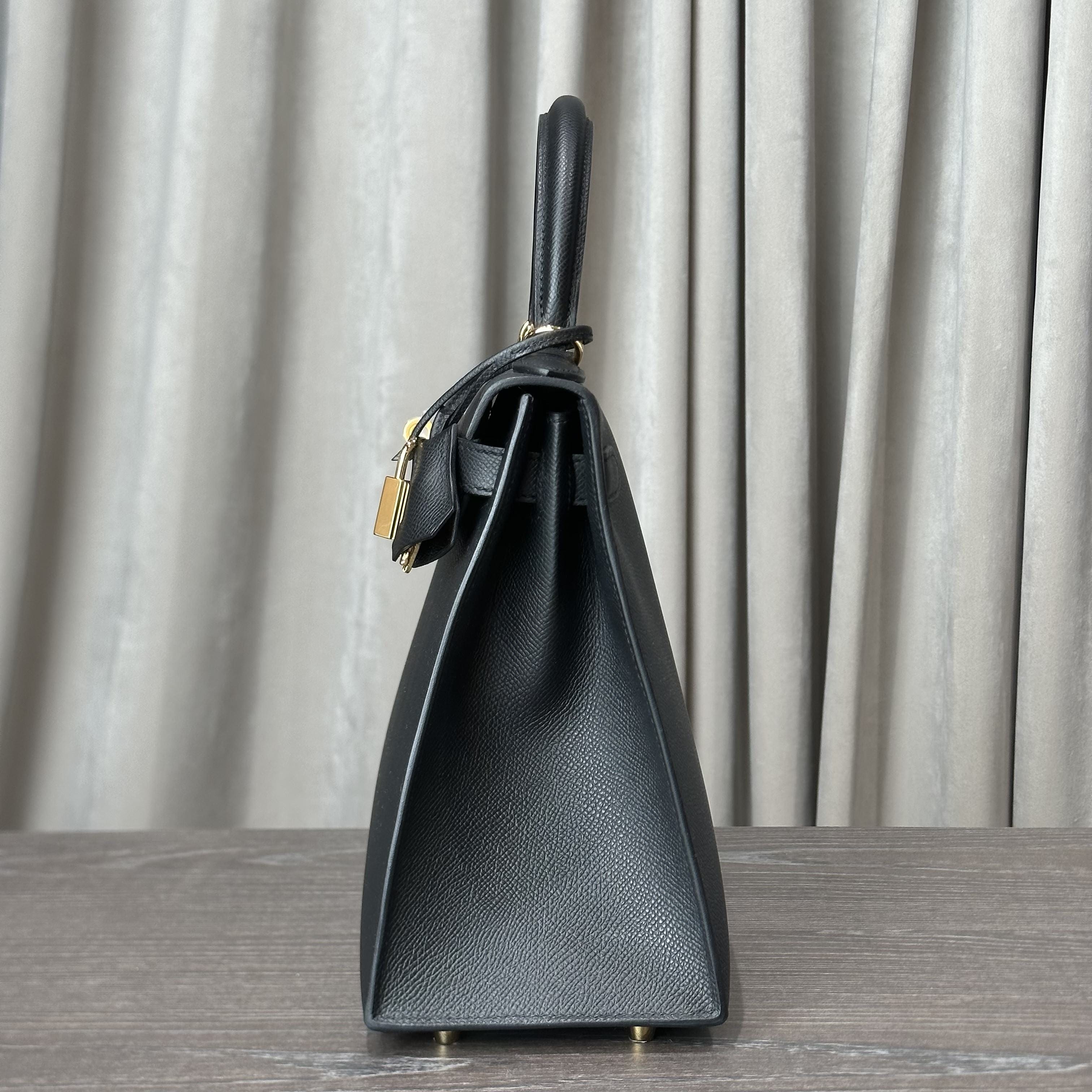 Hermès Noir Kelly Sellier 28 Epsom Gold Hardware