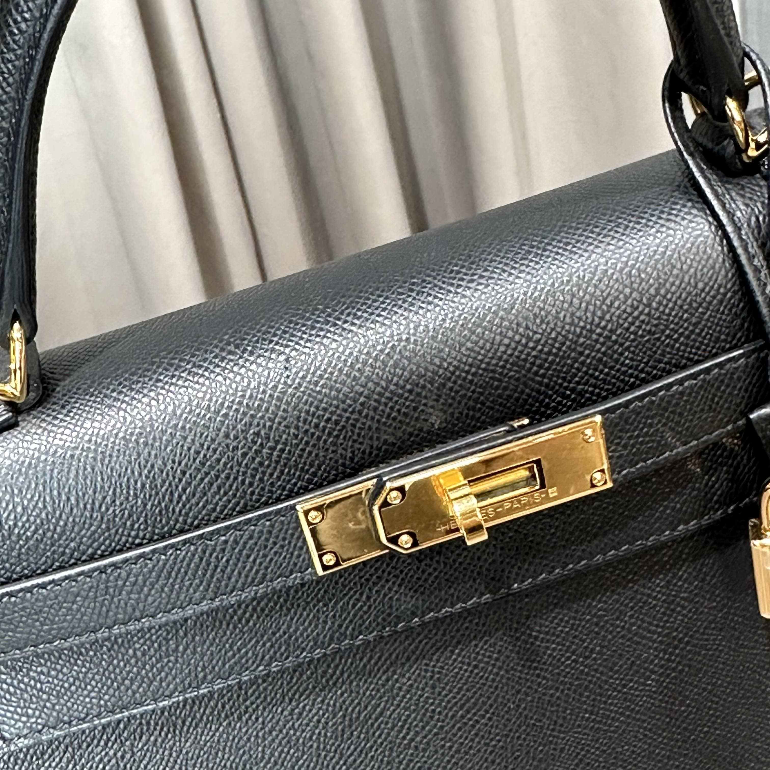 Hermès Noir Kelly Sellier 28 Epsom Gold Hardware
