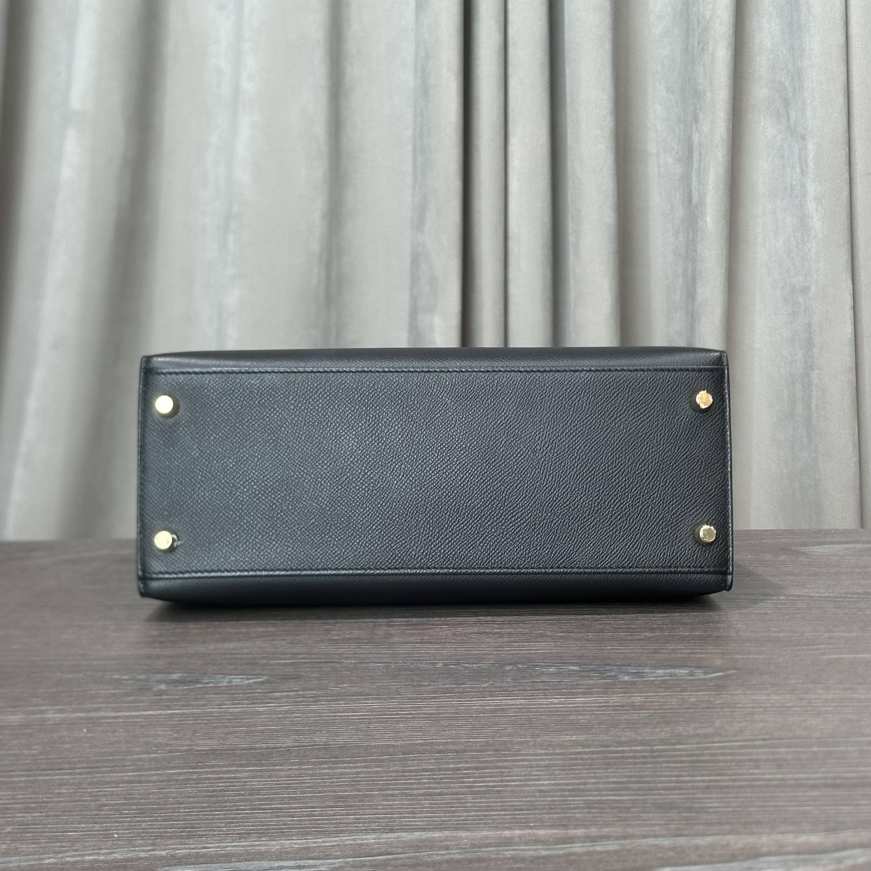 Hermès Noir Kelly Sellier 28 Epsom Gold Hardware