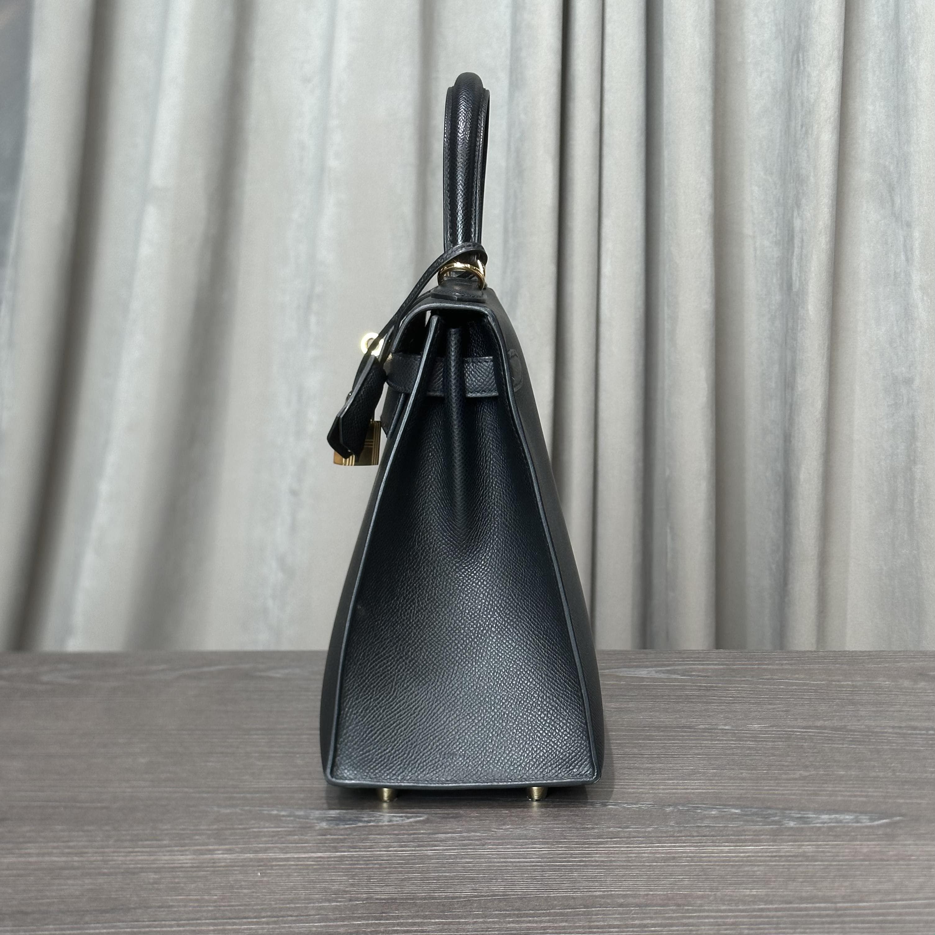Hermès Noir Kelly Sellier 28 Epsom Gold Hardware