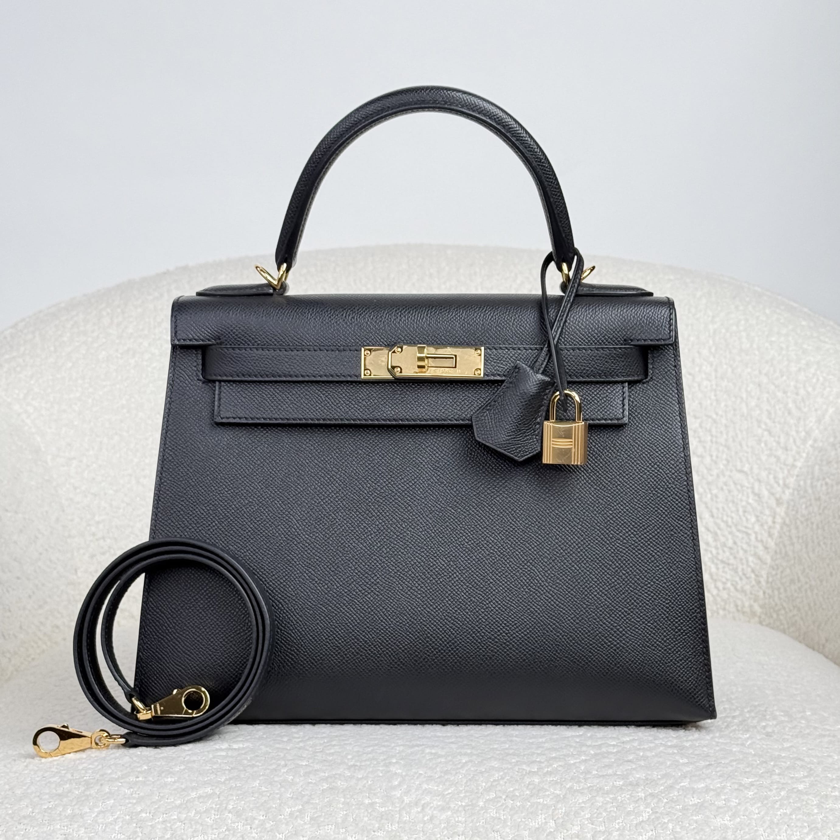 hermes-noir-kelly-sellier-28-epsom-gold-hardware-hermes-1247970734.jpg
