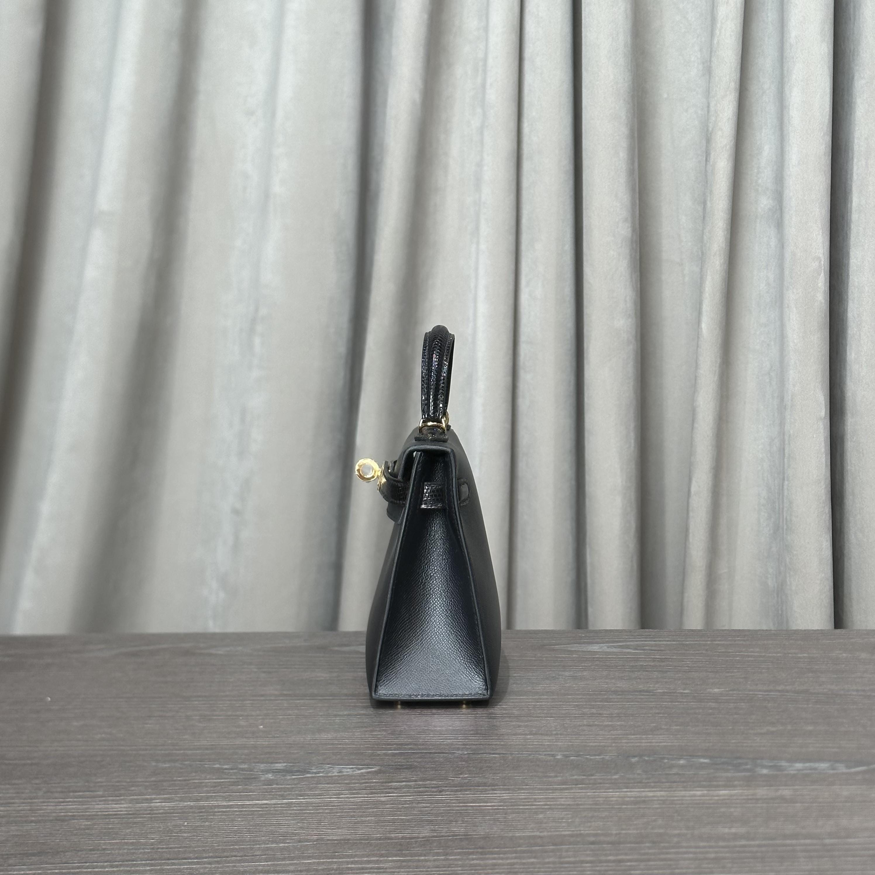 Hermès Noir Mini Kelly 20 Sellier Touch Veau Madame Lezard Gold Hardware