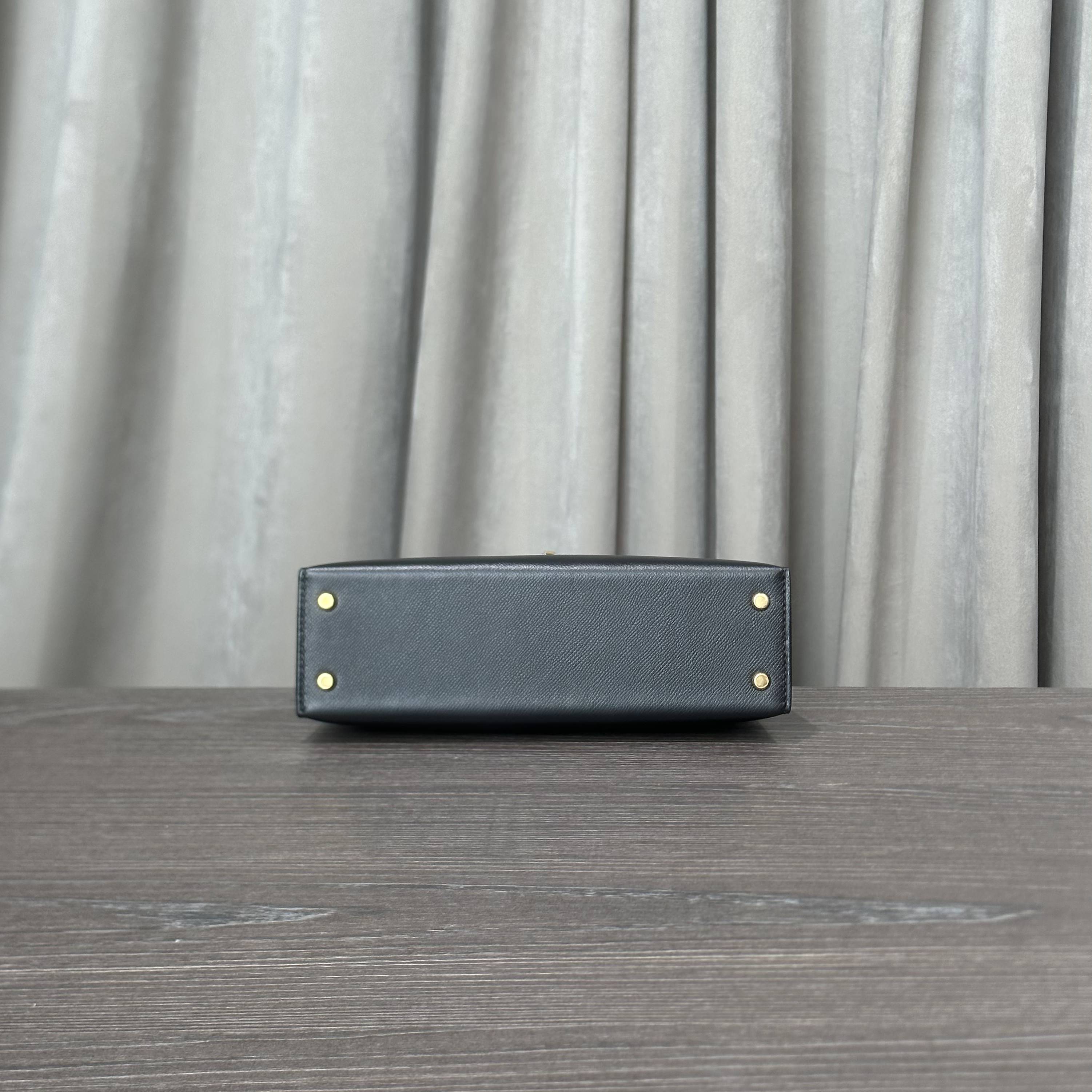Hermès Noir Mini Kelly 20 Sellier Touch Veau Madame Lezard Gold Hardware