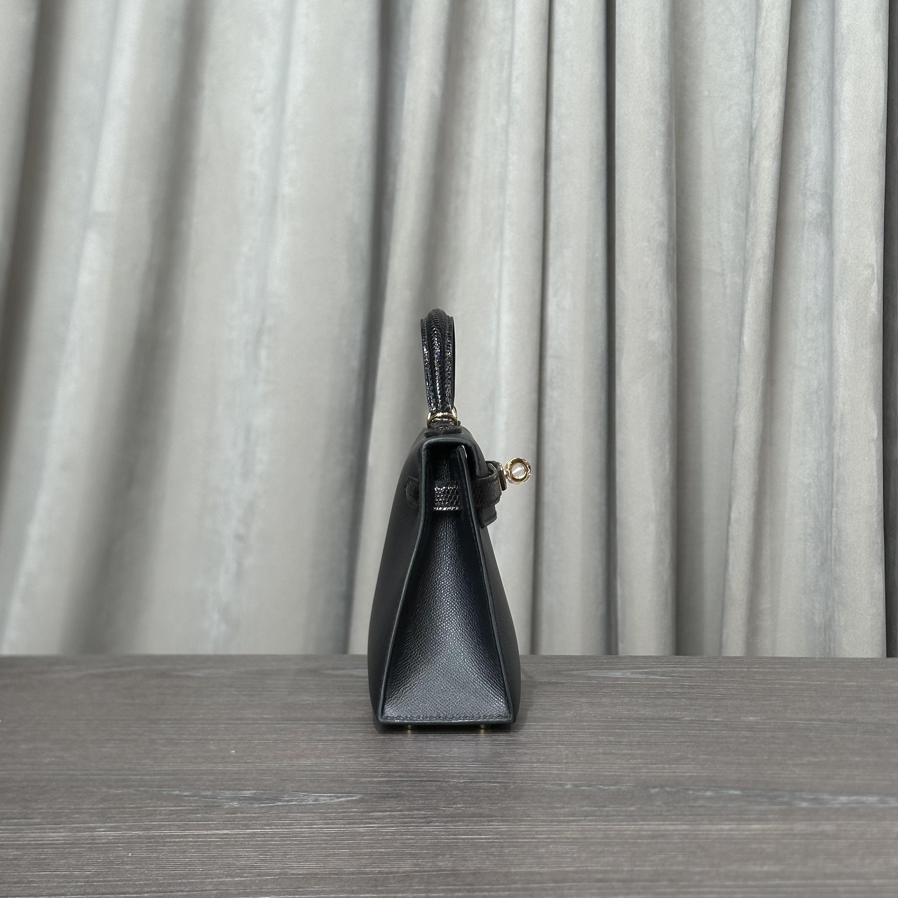Hermès Noir Mini Kelly 20 Sellier Touch Veau Madame Lezard Gold Hardware