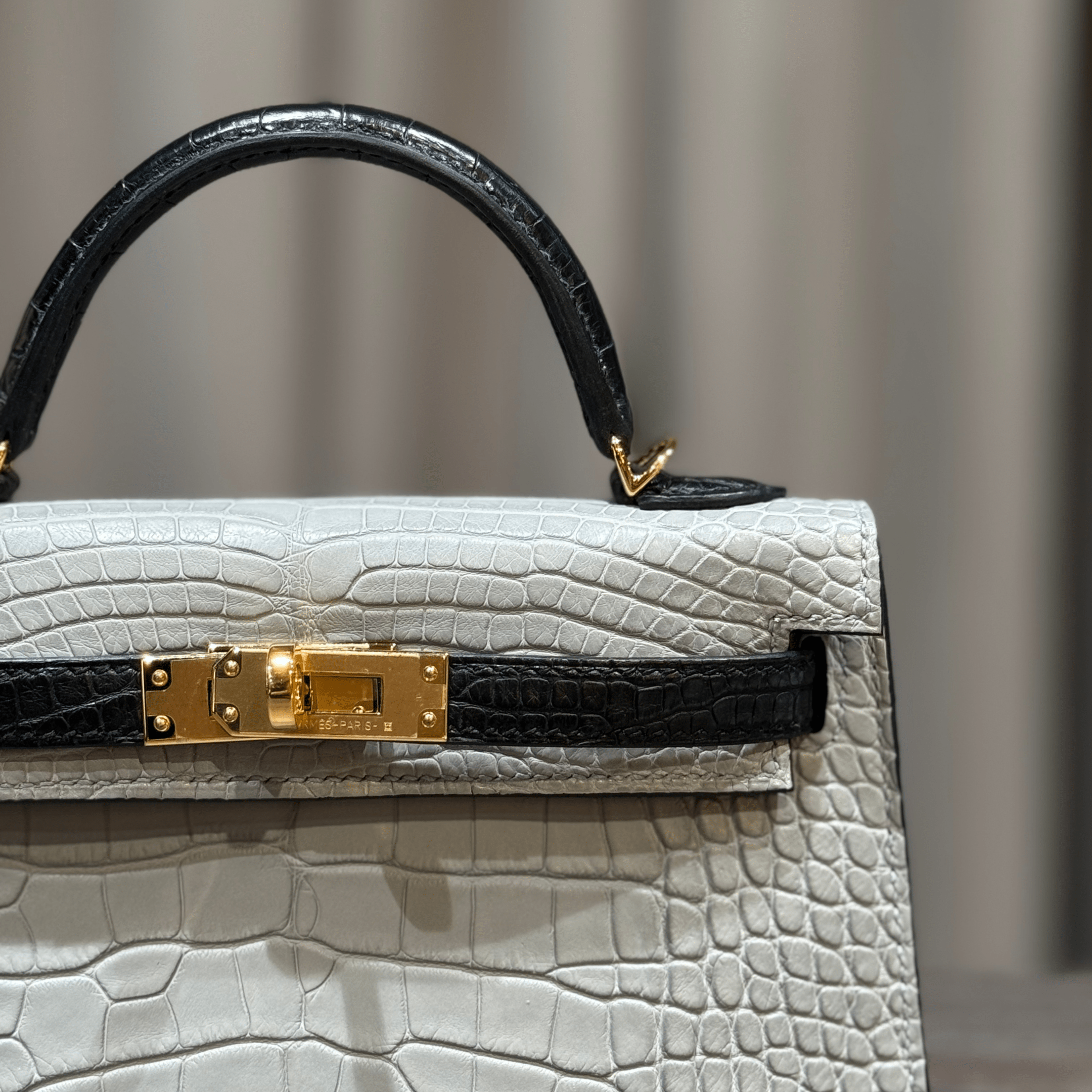 Hermès Gris Perle and Black Matte Alligator Mini Kelly Sellier 20 Gold Hardware Hermès Special Order HSS