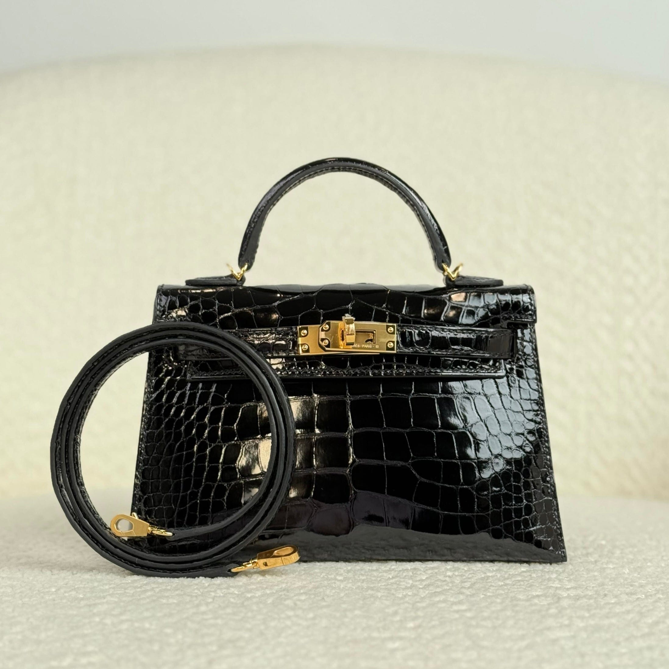 hermes-noir-mini-kelly-sellier-20-mississippi-alligator-gold-hardware-jewels-aficionado-1220794835.jpg