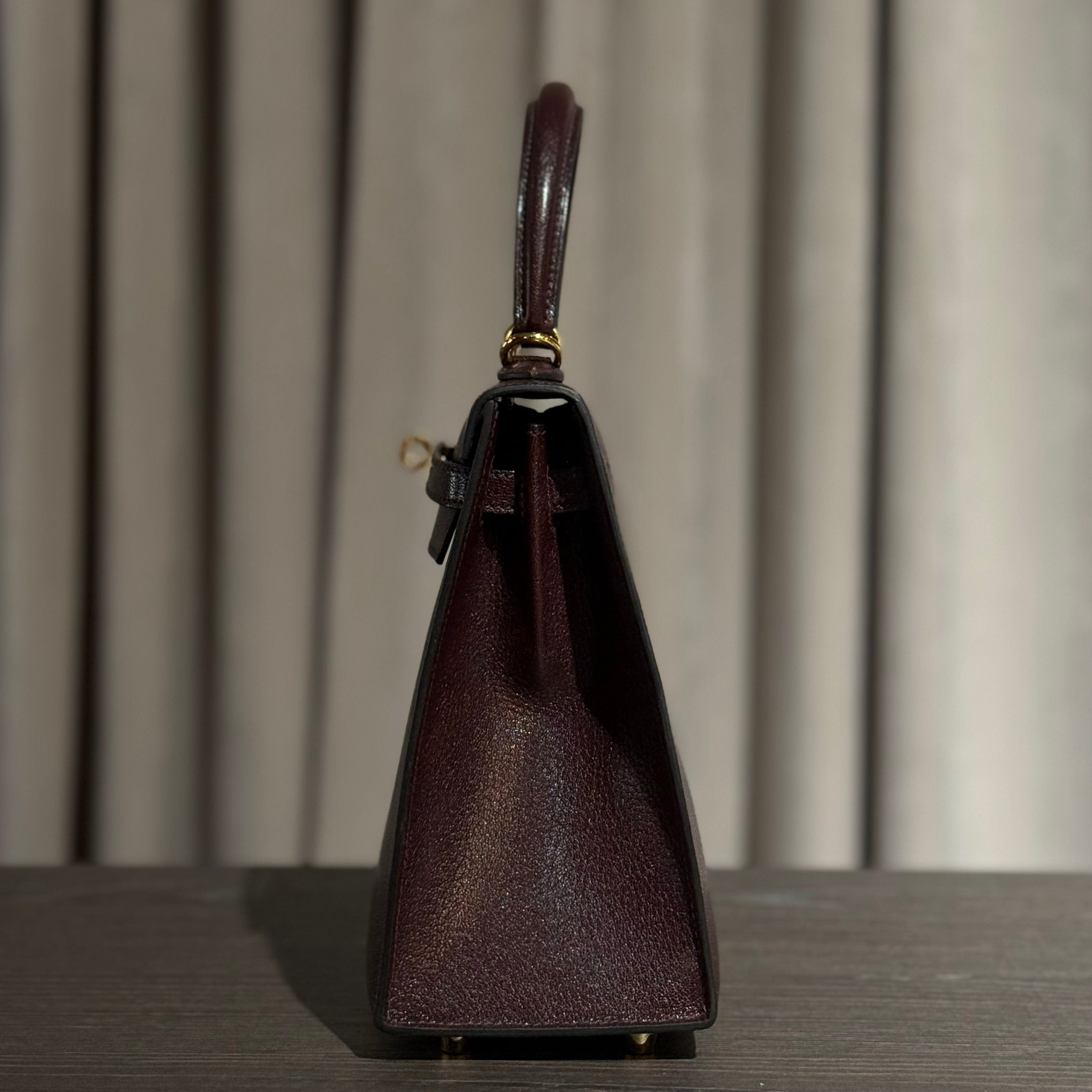 Hermès Rouge Kelly Sellier 25 Chevre Chamkila Gold Hardware