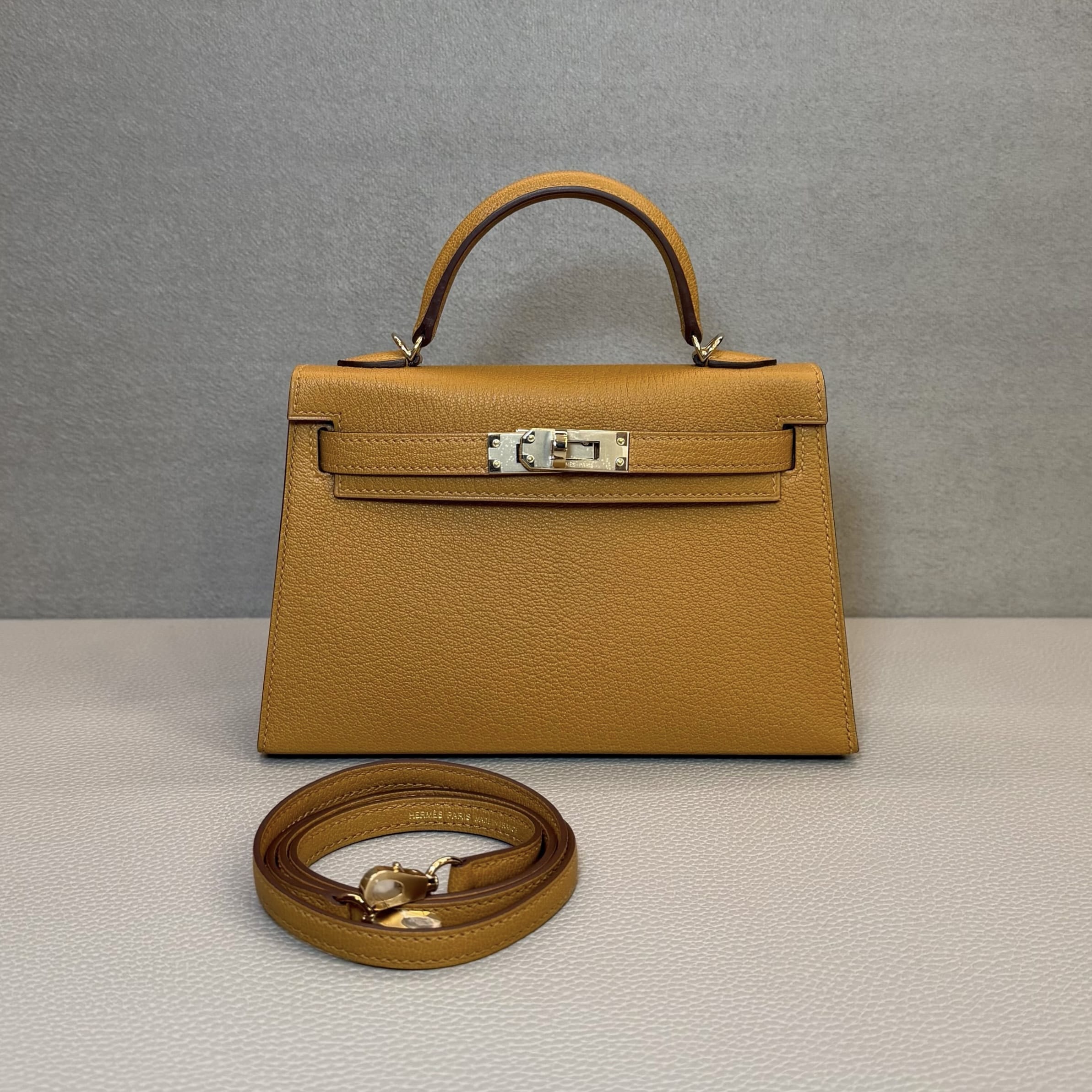 hermes-sesame-and-nata-mini-kelly-sellier-20-verso-chevre-mysore-permabrass-hardware-hermes-1240329193.jpg
