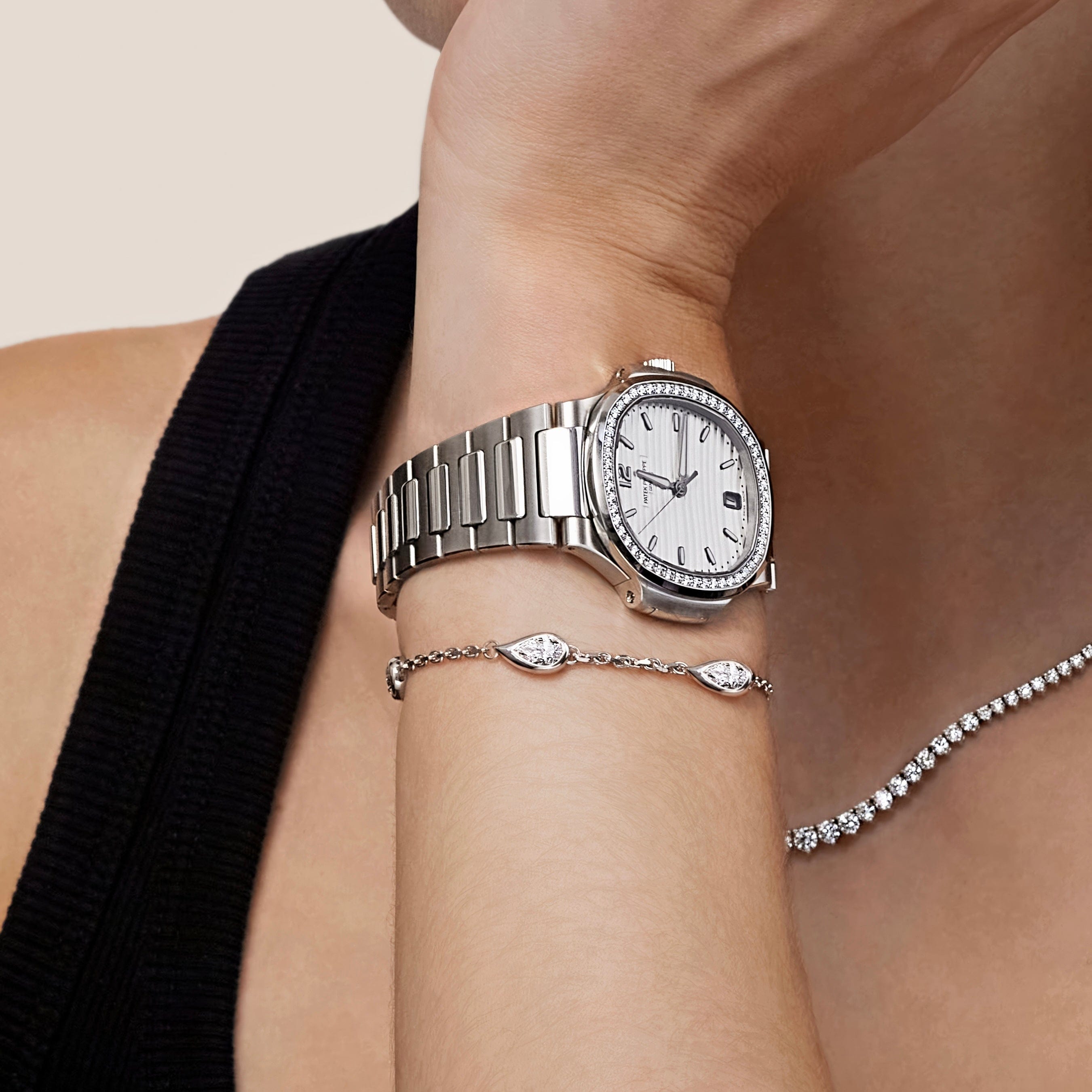 mika-pear-shaped-diamond-bracelet-in-white-gold-jewels-aficionado-1183258676.jpg