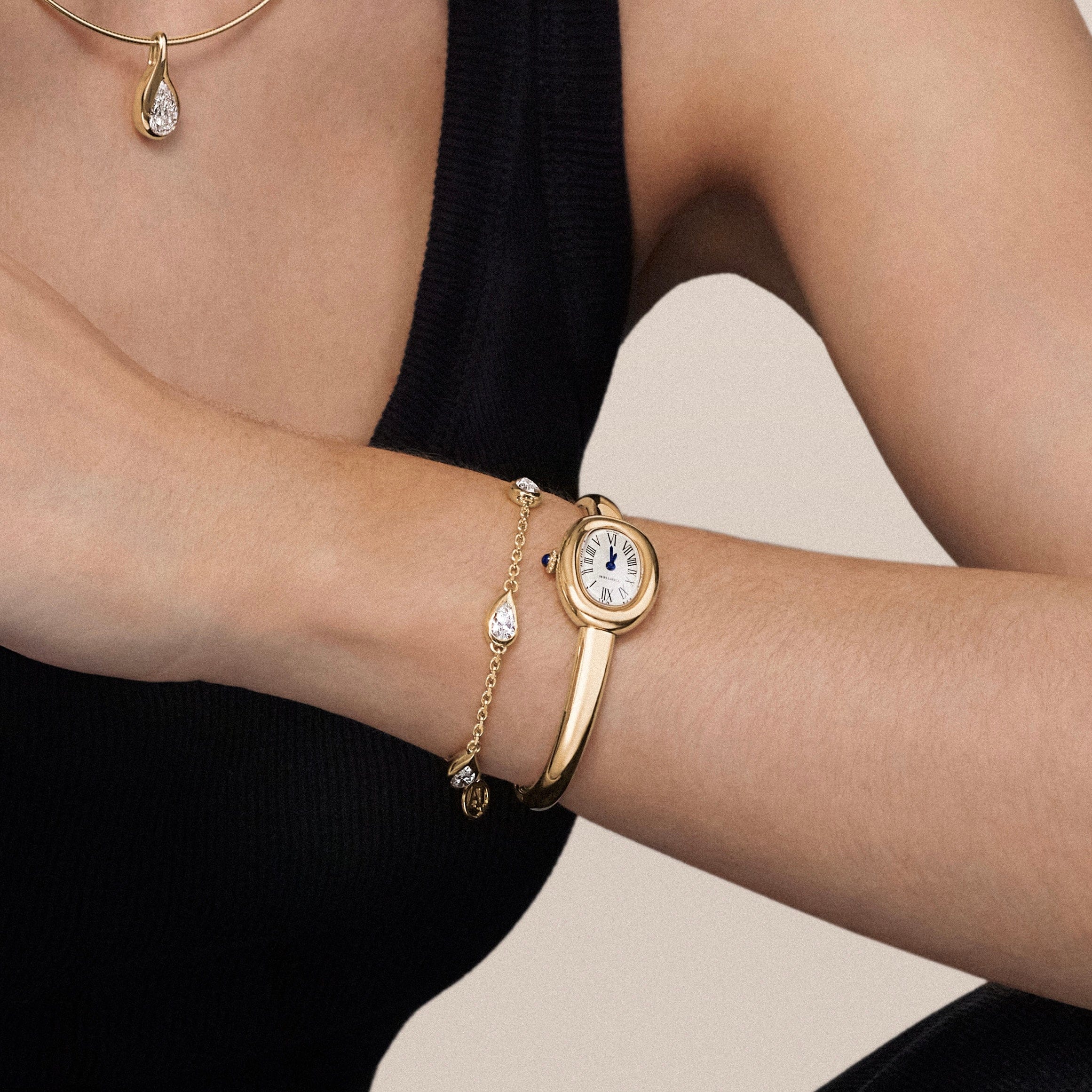 Mika Pear Shaped Diamond Bracelet in Yellow Gold