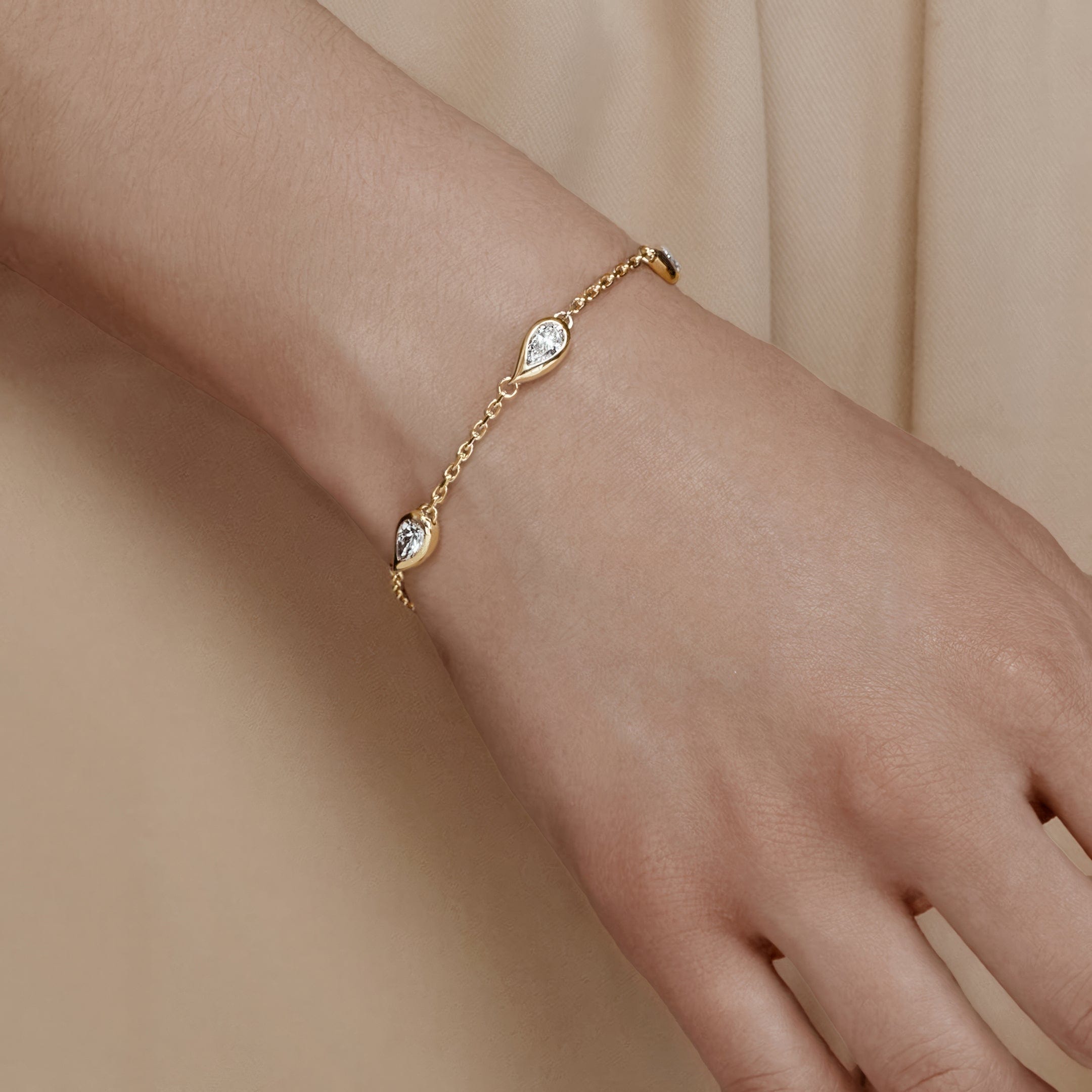 Mika Pear Shaped Diamond Bracelet in Yellow Gold