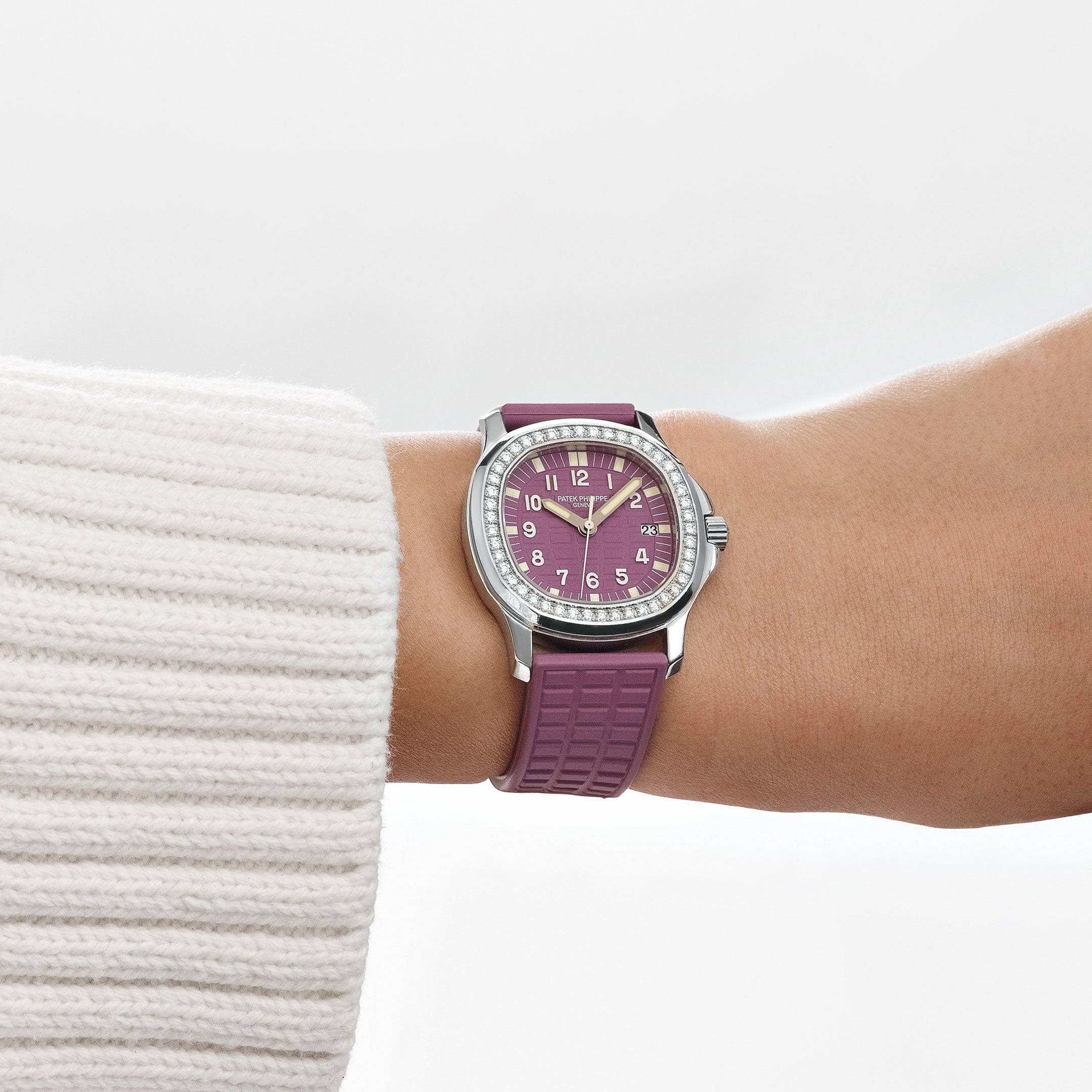patek-philippe-aquanaut-luce-5067a-016-ladies-stainless-steel-pink-dial-diamond-bezel-2006-patek-philippe-1230454859.jpg