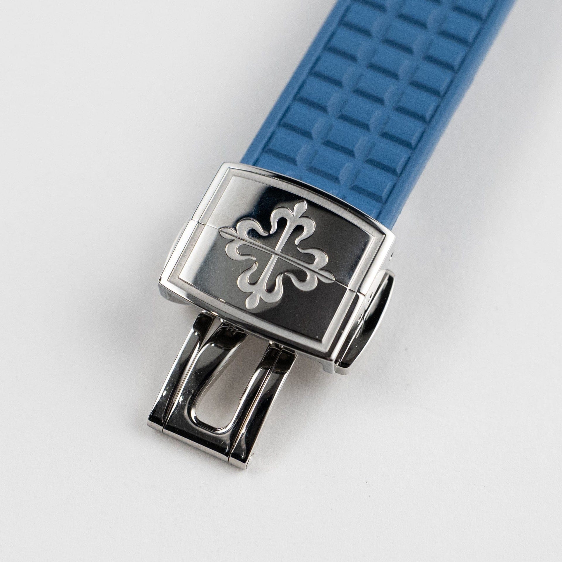 Patek Philippe Aquanaut Luce 5067A-022 'Ladies' Stainless Steel Blue Dial Diamond Bezel (2015)