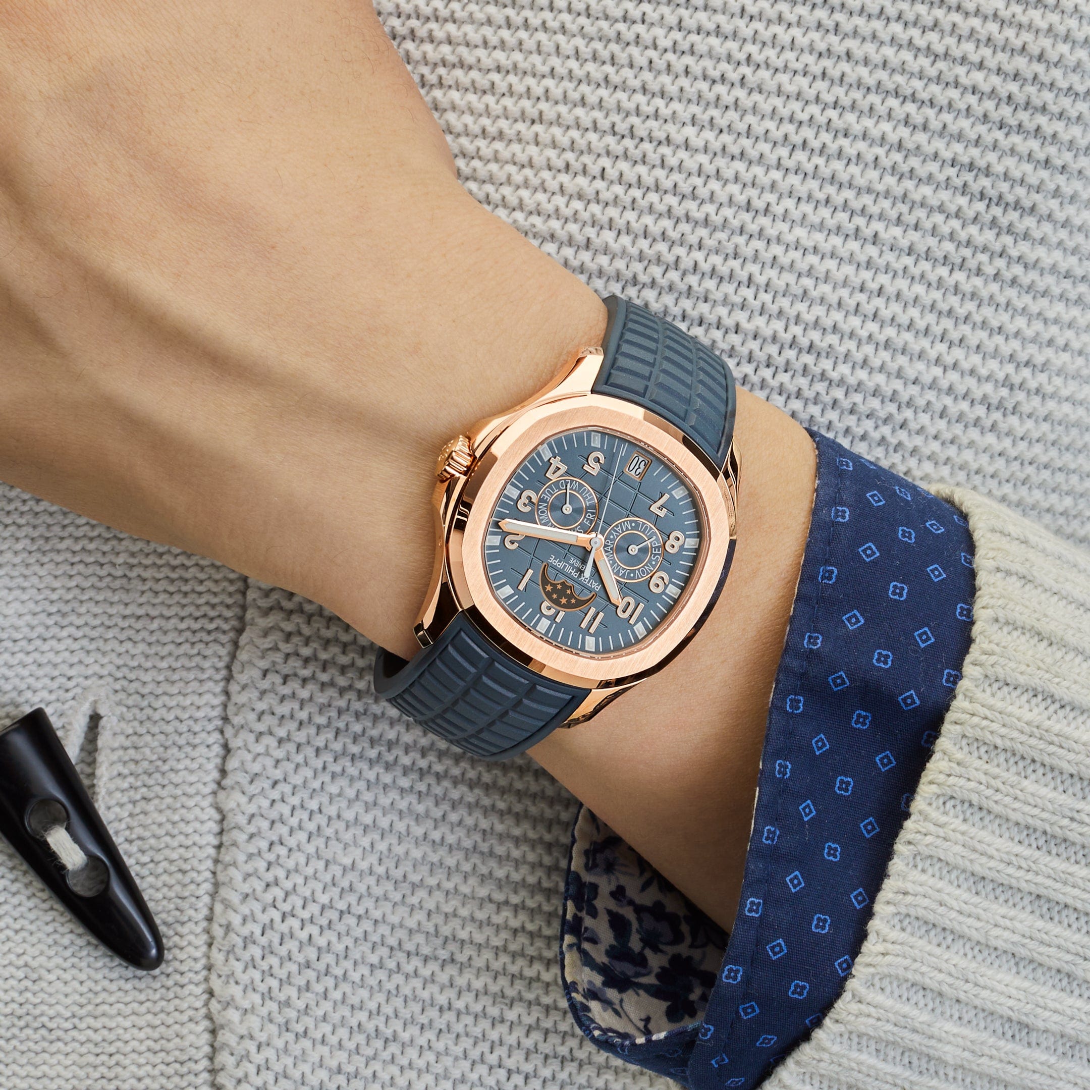 patek-philippe-aquanaut-luce-5261r-001-annual-calendar-moon-phases-rose-gold-blue-gray-dial-2025-patek-philippe-1231565467.jpg