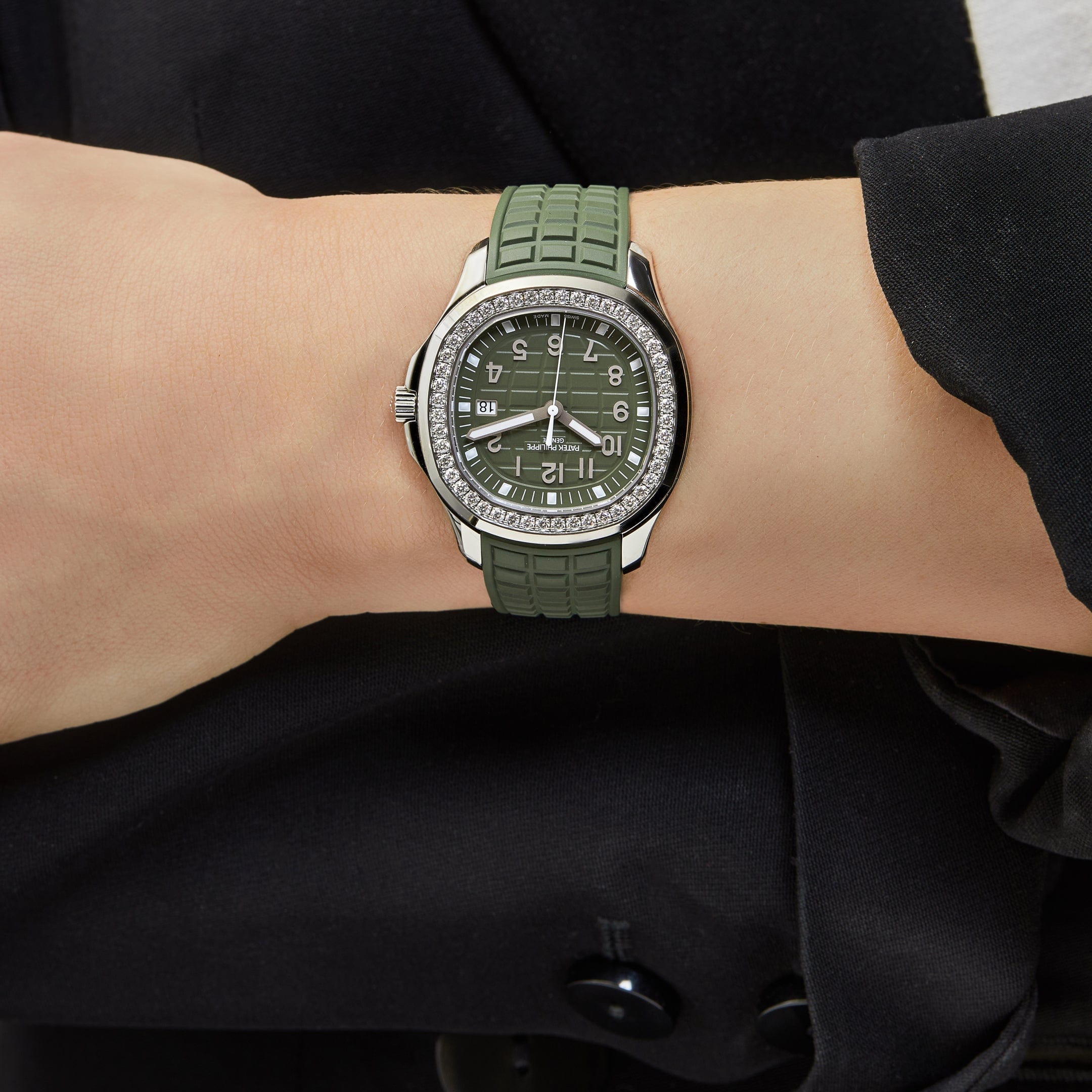 patek-philippe-aquanaut-luce-5267-200a-011-stainless-steel-green-dial-diamond-bezel-2025-patek-philippe-1252887335.jpg
