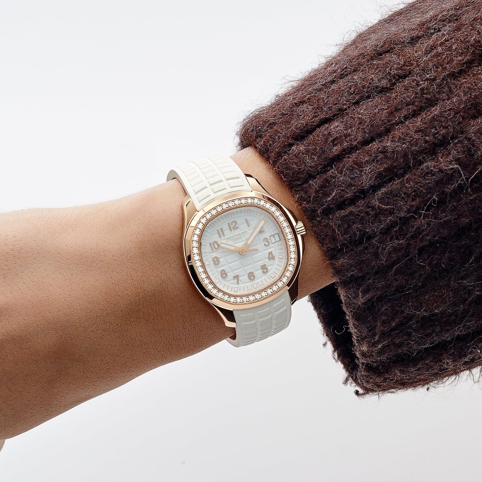 200R-001 Rose Gold White Dial Diamond Bezel (2022)