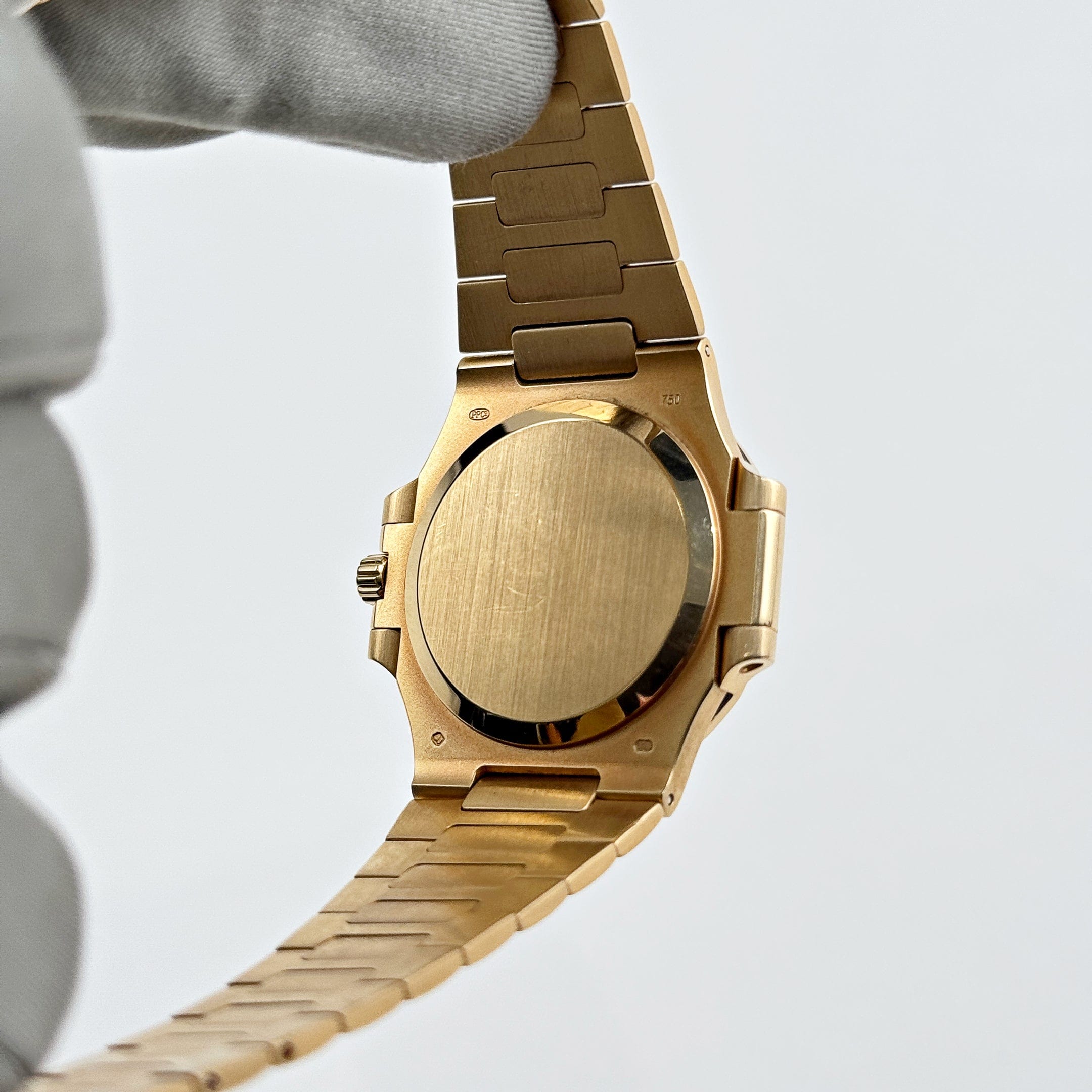 Patek Philippe Nautilus 3800/1J-001 Yellow Gold White Dial (2000)