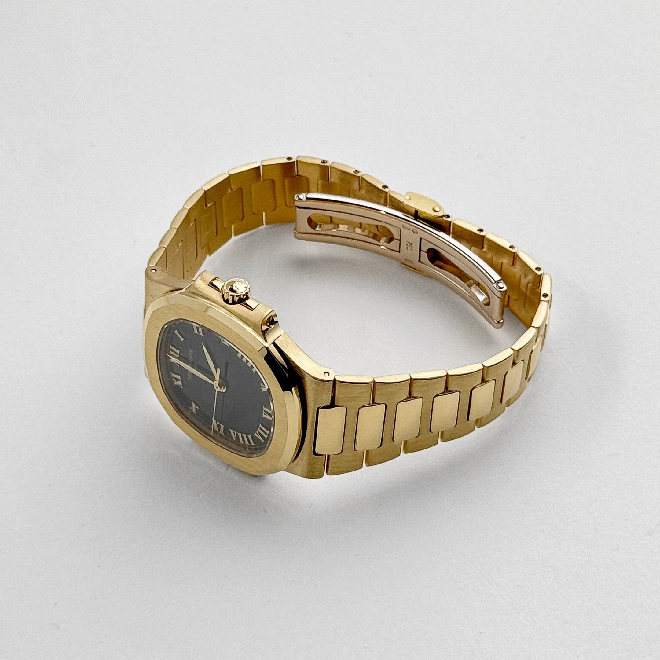 Patek Philippe Nautilus 3800/1J-017 Yellow Gold Black Dial (2003)