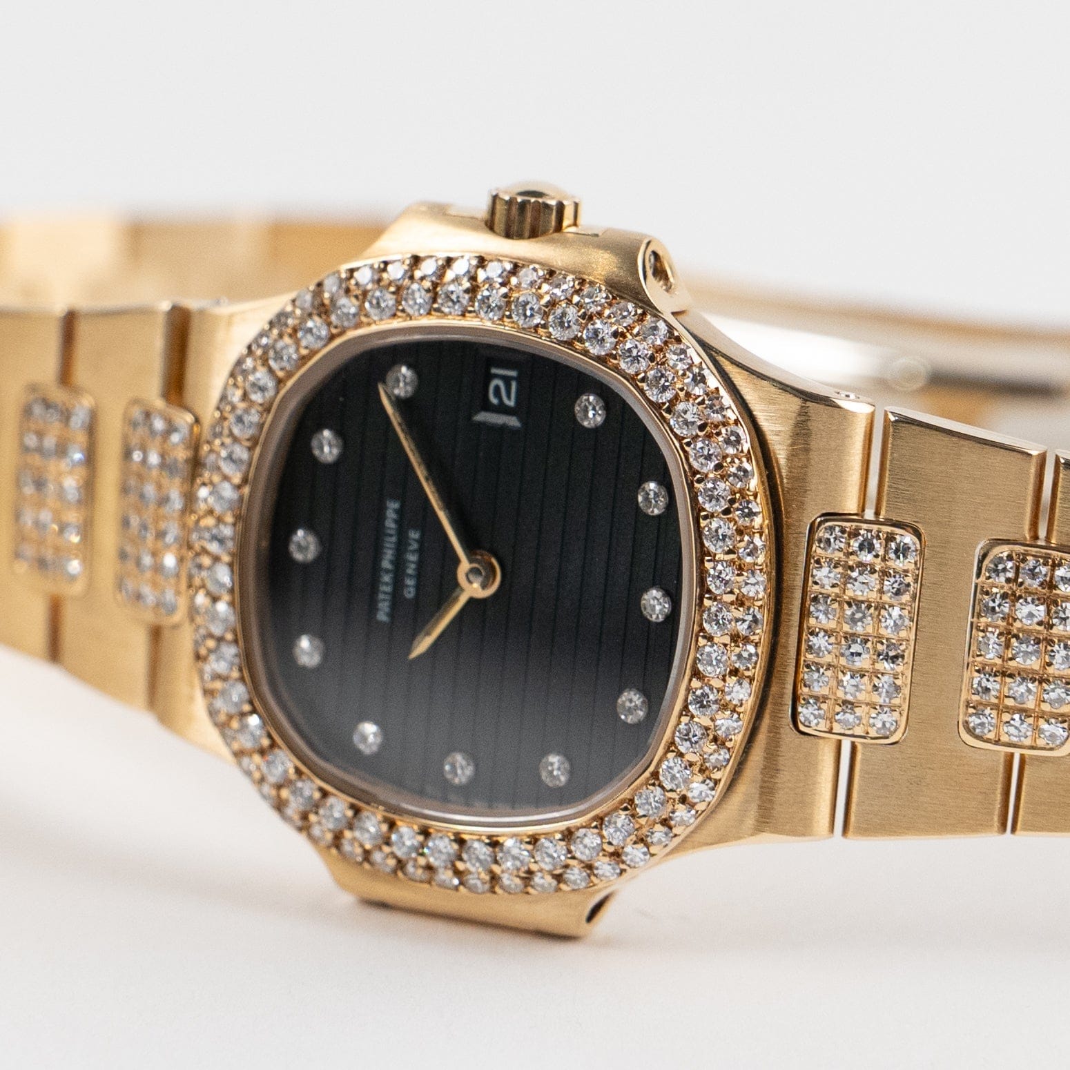 Patek Philippe Nautilus 4700/5 Yellow Gold Blue Diamond Dial