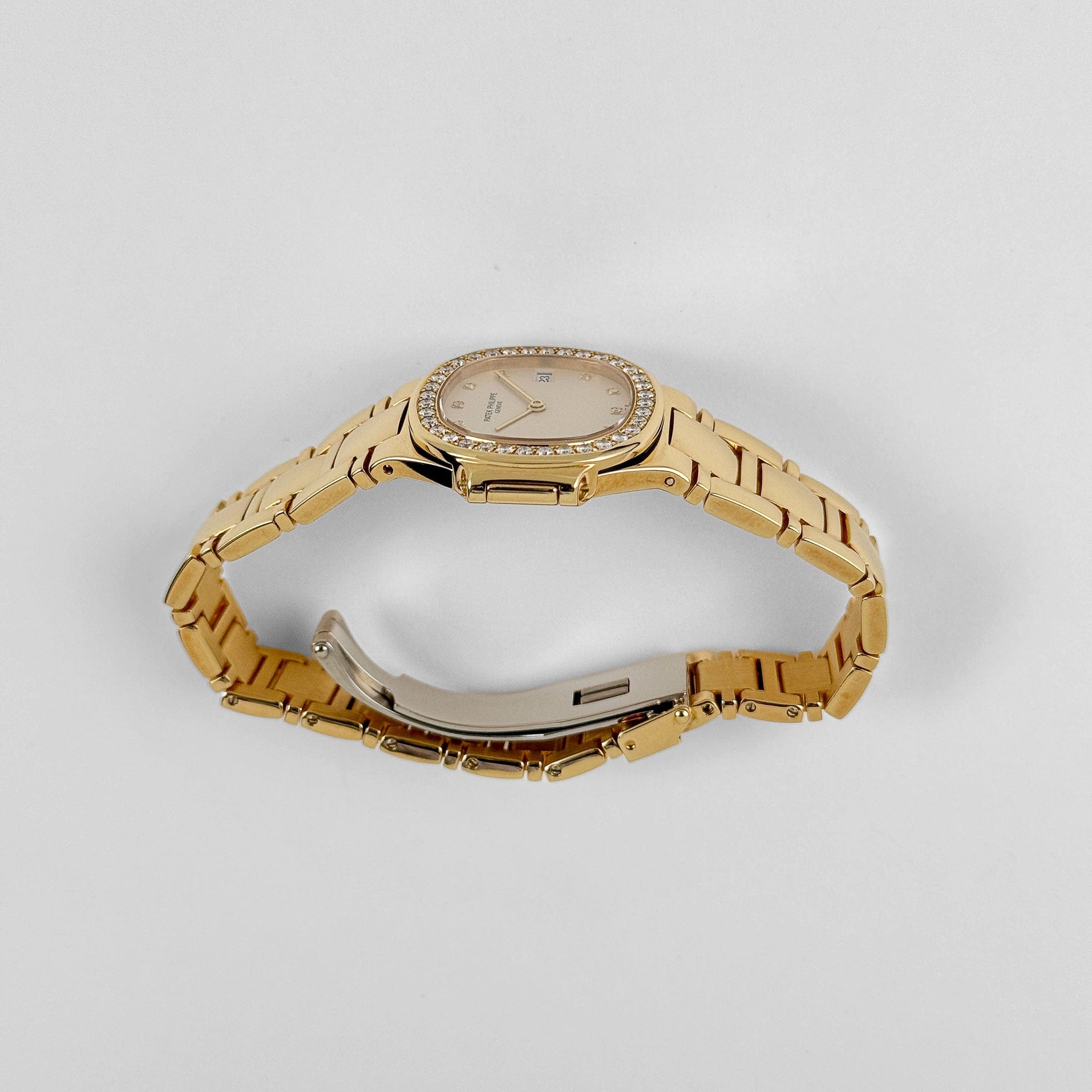 Patek Philippe Nautilus 4700/53 'Ladies' Yellow Gold White Diamond Dial Diamond Bezel (1990)