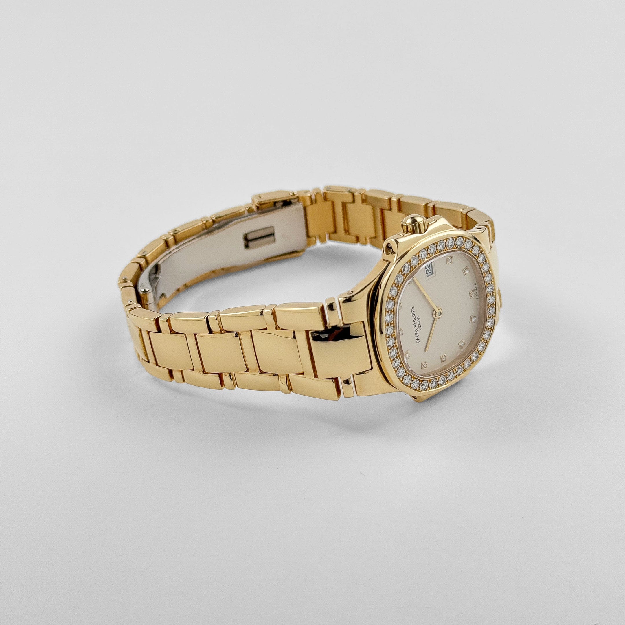 Patek Philippe Nautilus 4700/53 'Ladies' Yellow Gold White Diamond Dial Diamond Bezel (1990)