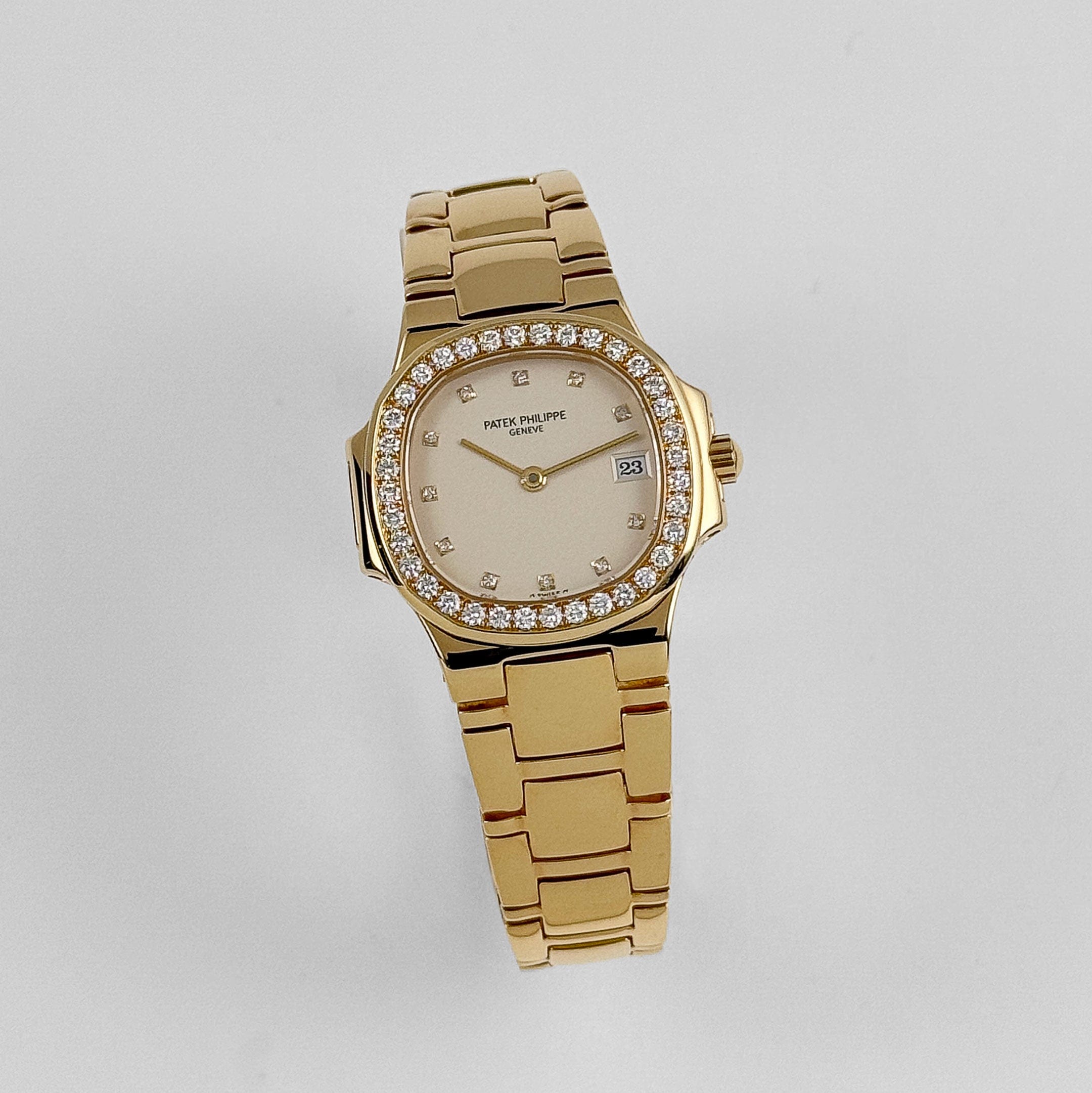 Patek Philippe Nautilus 4700/53 'Ladies' Yellow Gold White Diamond Dial Diamond Bezel (1990)